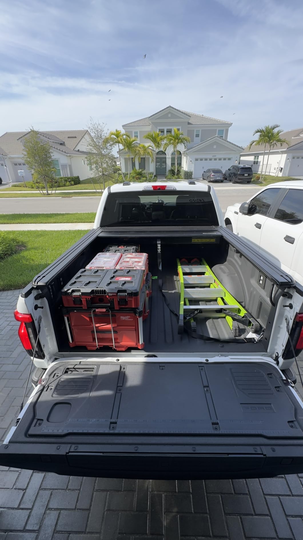 Retractable Hard Tonneau Cover - Fits 2015-2026 Ford F-150 5.5 Ft (66