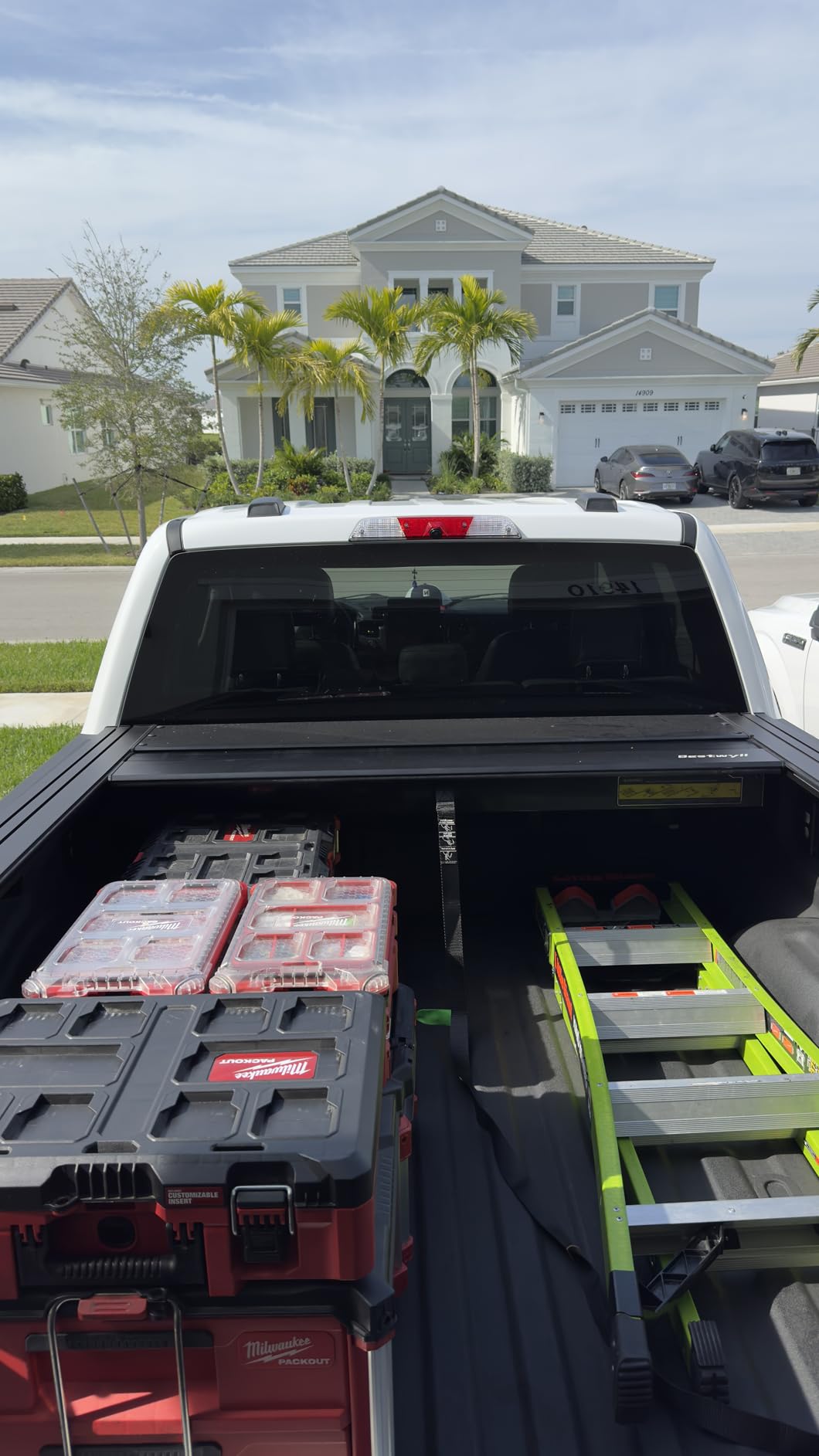 Retractable Hard Tonneau Cover - Fits 2015-2026 Ford F-150 5.5 Ft (66