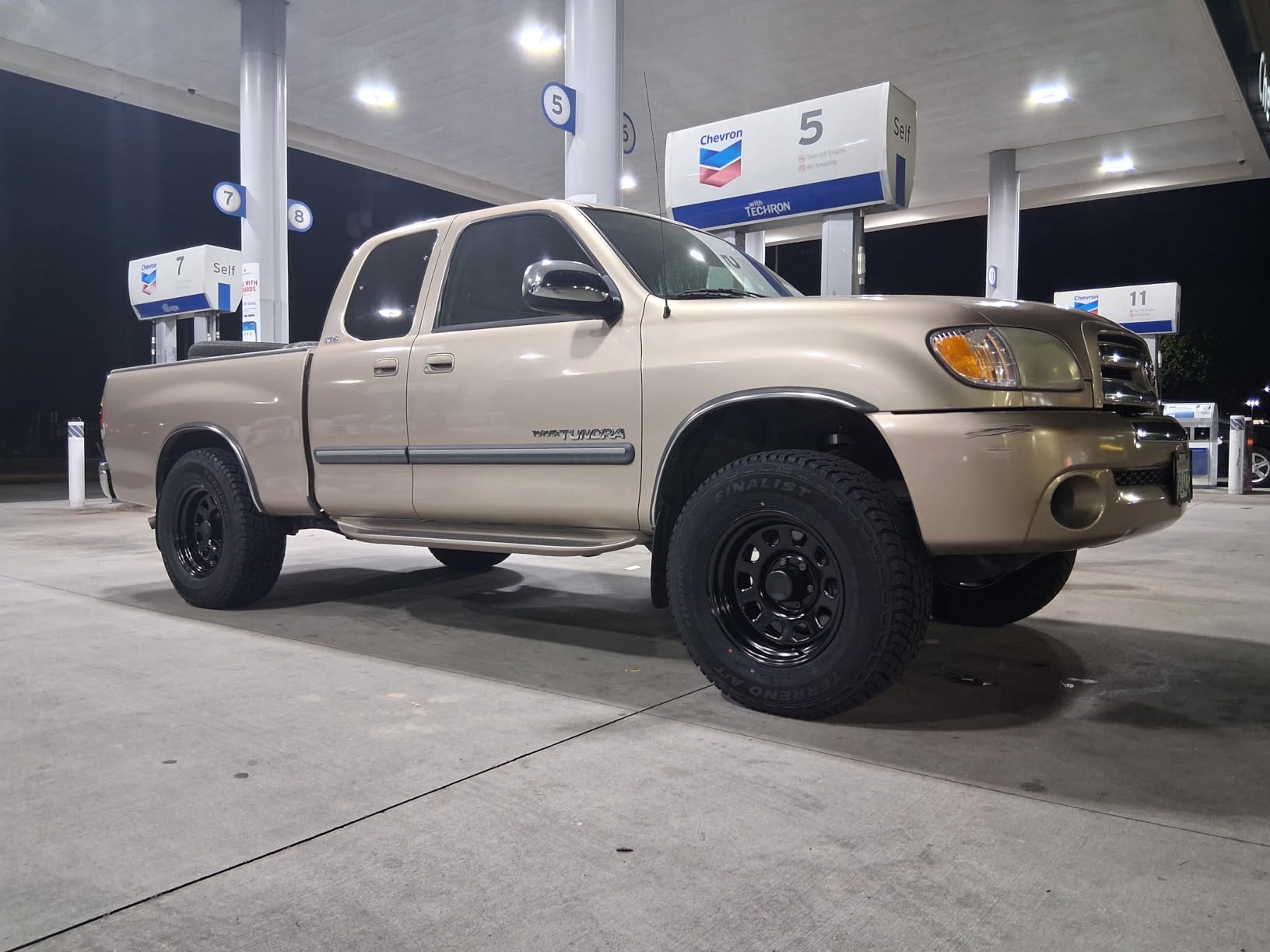 Rough Country Black Steel Wheel 17x9, 6x5.5 Bolt Pattern, 12mm Offset, Heavy-Duty D-Window Off-Road Rim customer photo 2