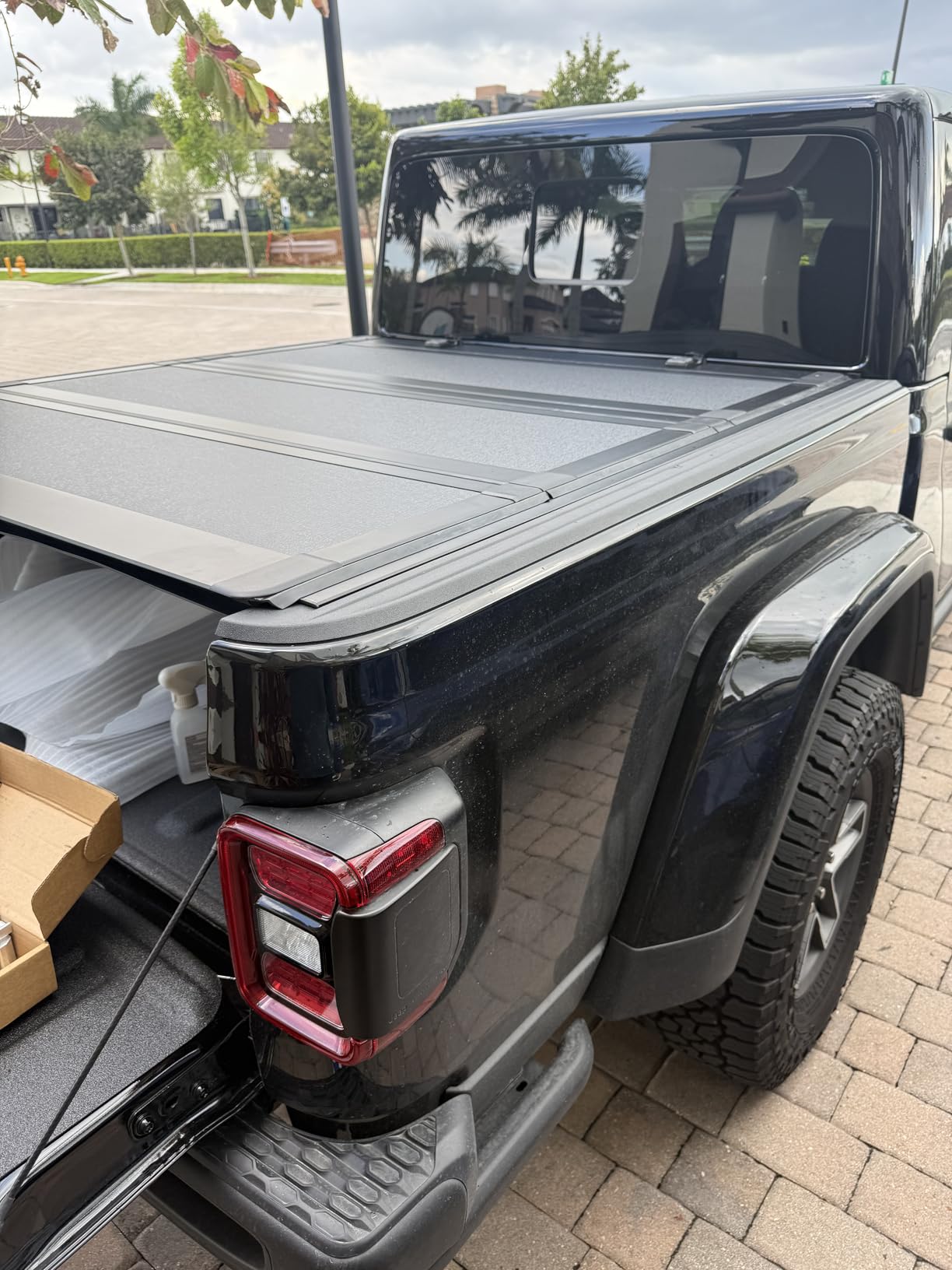 Rough Country Hard Tri-Fold Truck Bed Cover, Flip Up Truck Tonneau Covers for Jeep Gladiator JT (2020-2024) - 5ft Jeep Gladiator Bed Cover, Tonneau Cover - 49620500 customer photo 1
