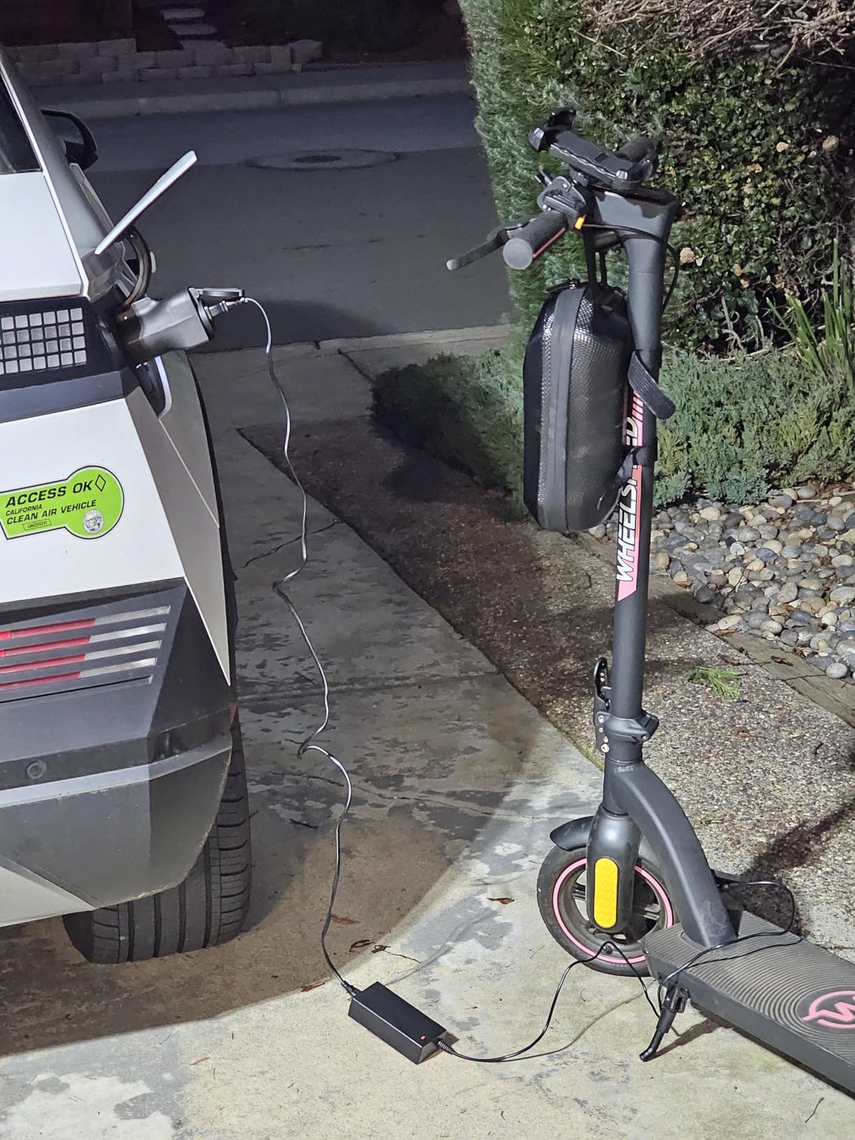 Portable V2L Adapter for Hyundai Ioniq 5 Ioniq 6 Kia EV6 NIRO EV, Vehicle to Load Adapter Discharger EV Accessories, Power Your Devices for Outdoor Camping Tailgating Road Trip customer photo 1