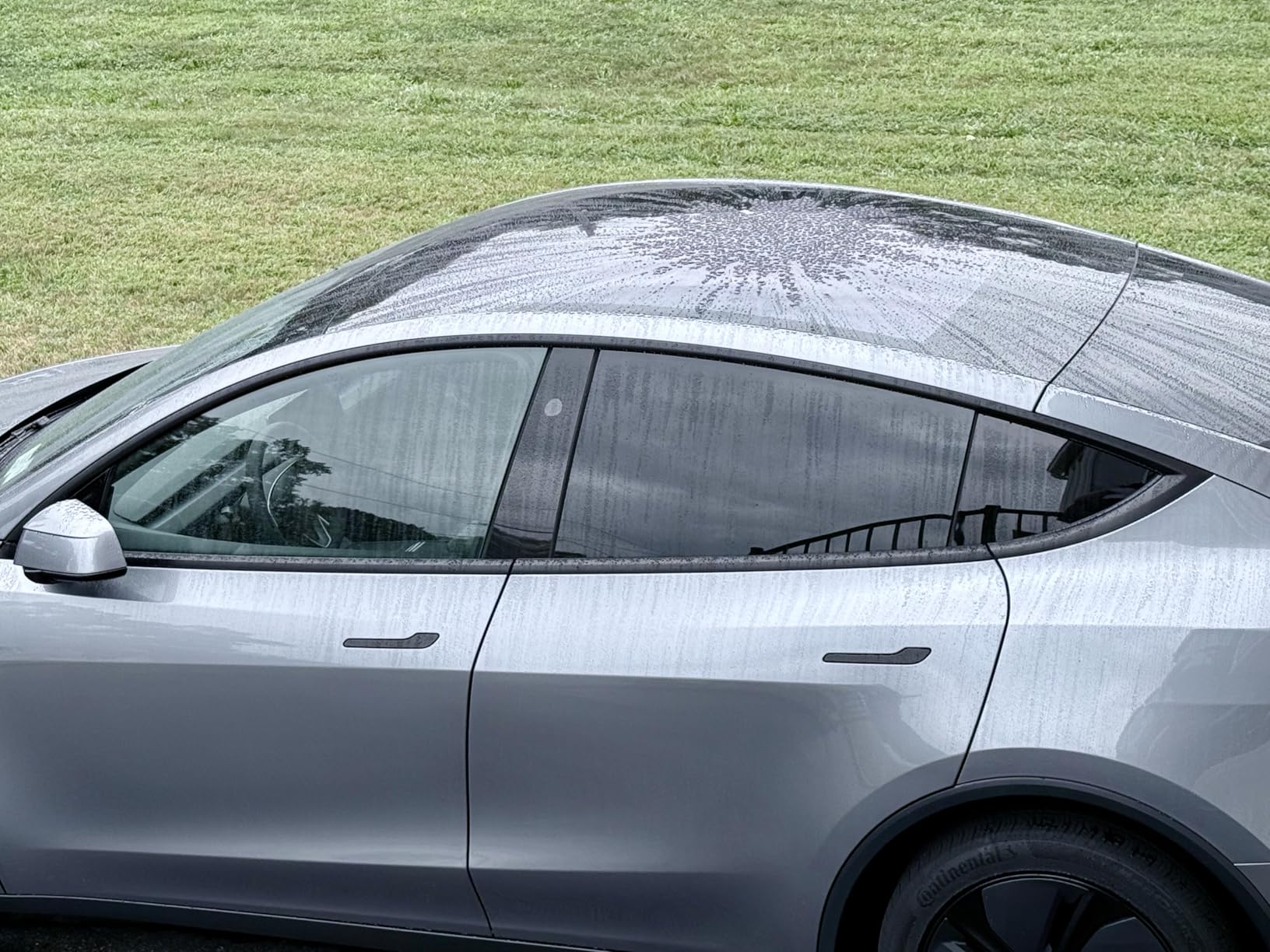 Meguiar's Ultimate Glass Cleaner & Water Repellent - Premium Glass and Window Cleaner for Quick Cleaning with Hydrophobic Technology that Acts as a Rain Repellent Improving Visibility in Rain - 16oz customer photo 2