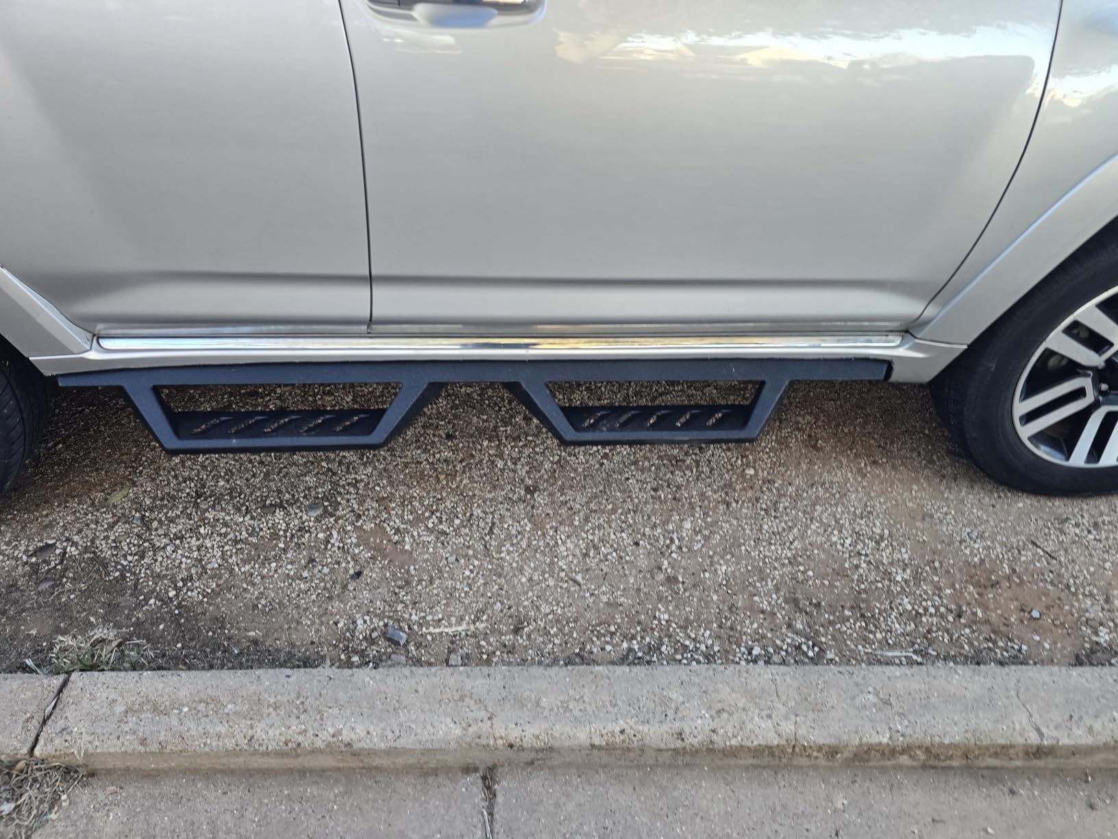 Tyger Auto LanderX Running Board Compatible with 2010-2024 Toyota 4Runner (Exclude Limited; Nightshade; TRD Sport; 10-13 SR5) | TG-LX3T82428 | Drop Step Side Step Rail Nerf Bars customer photo 2