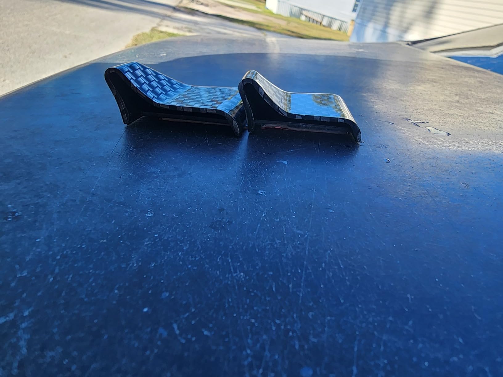 Car Rear Spoiler Roof Lip Kit, Carbon Fiber 3D Rubber Trunk Spoiler Trim Strip Cool Car Decoration, Universal Punch-Free Vehicle Exterior Accessory Sticker (Black) customer photo 2