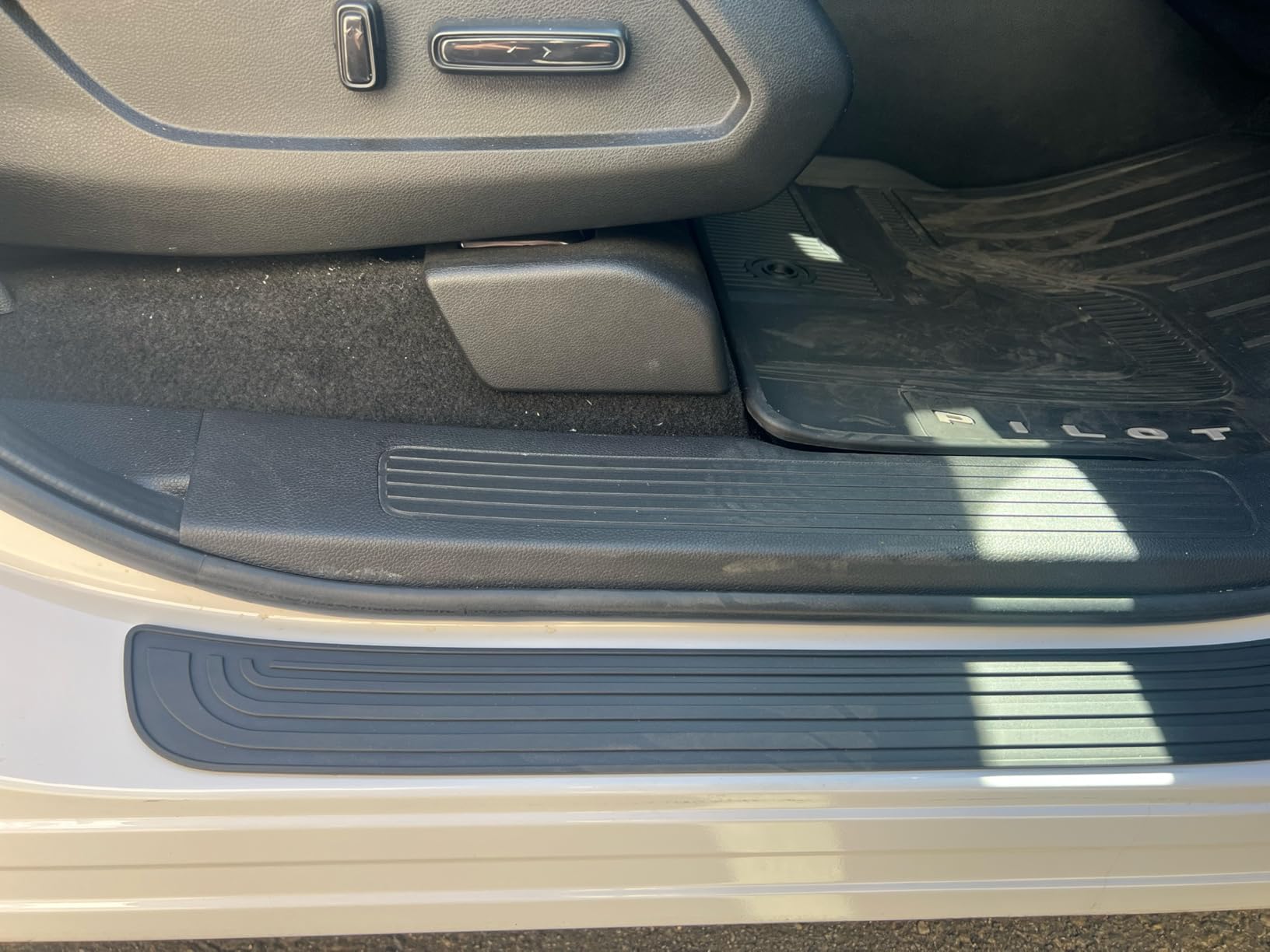 4PCS Car Door Sill Protector, Anti-Scratch Rubber Car Door Protector Edge Guards for Door Steps, Universal Waterproof Door Threshold Strips Exterior Accessories for Car Truck SUV (Black, Width 2.36