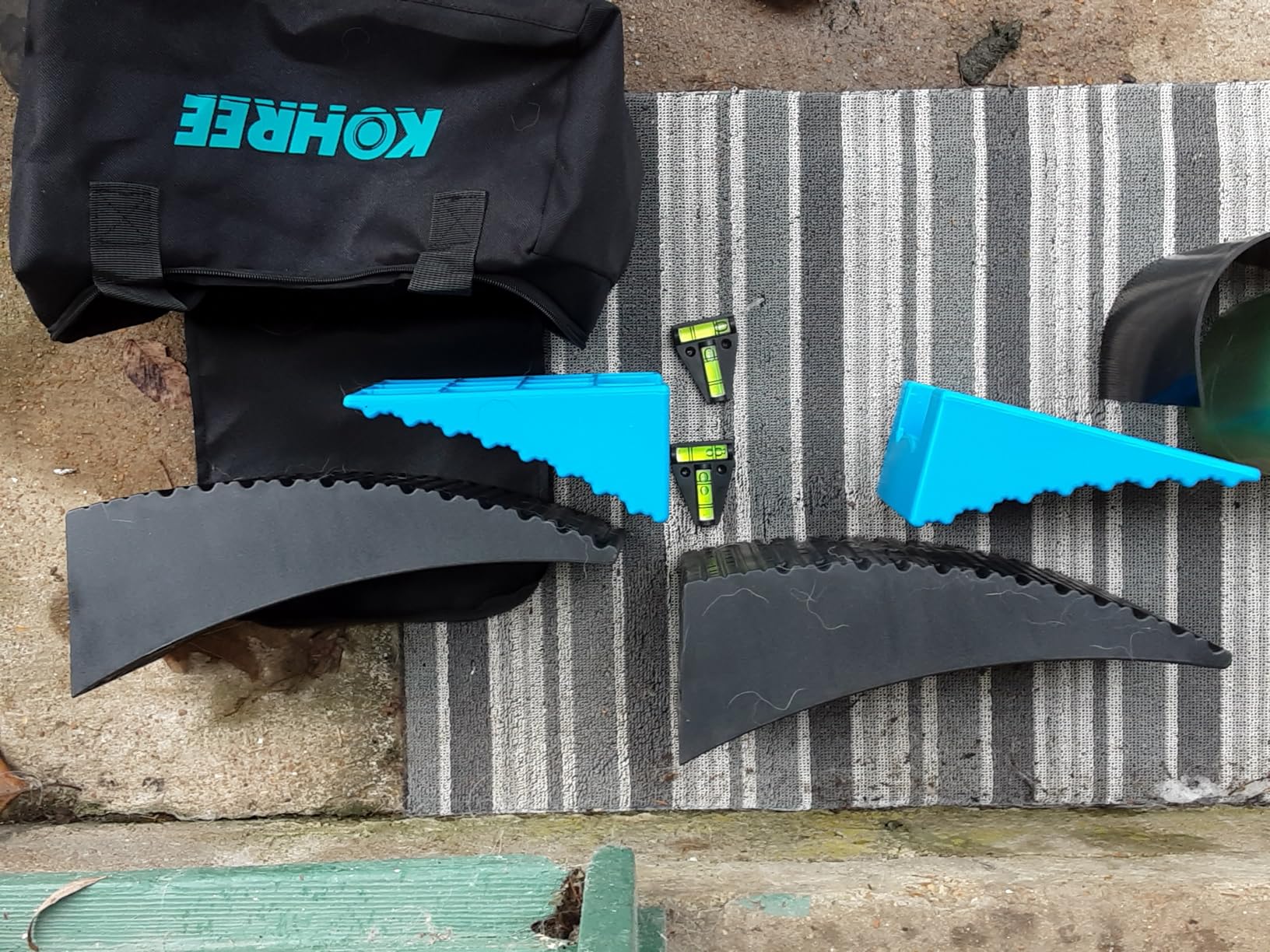 Kohree RV Leveling Blocks 6 Inch, 2 Packs Sturdy Camper Curved Levelers with 2 Wheel Chocks, 2 Rubber Mats & Carry Bag, RV Leveling System for Single Dual Axle Travel Trailers customer photo 1