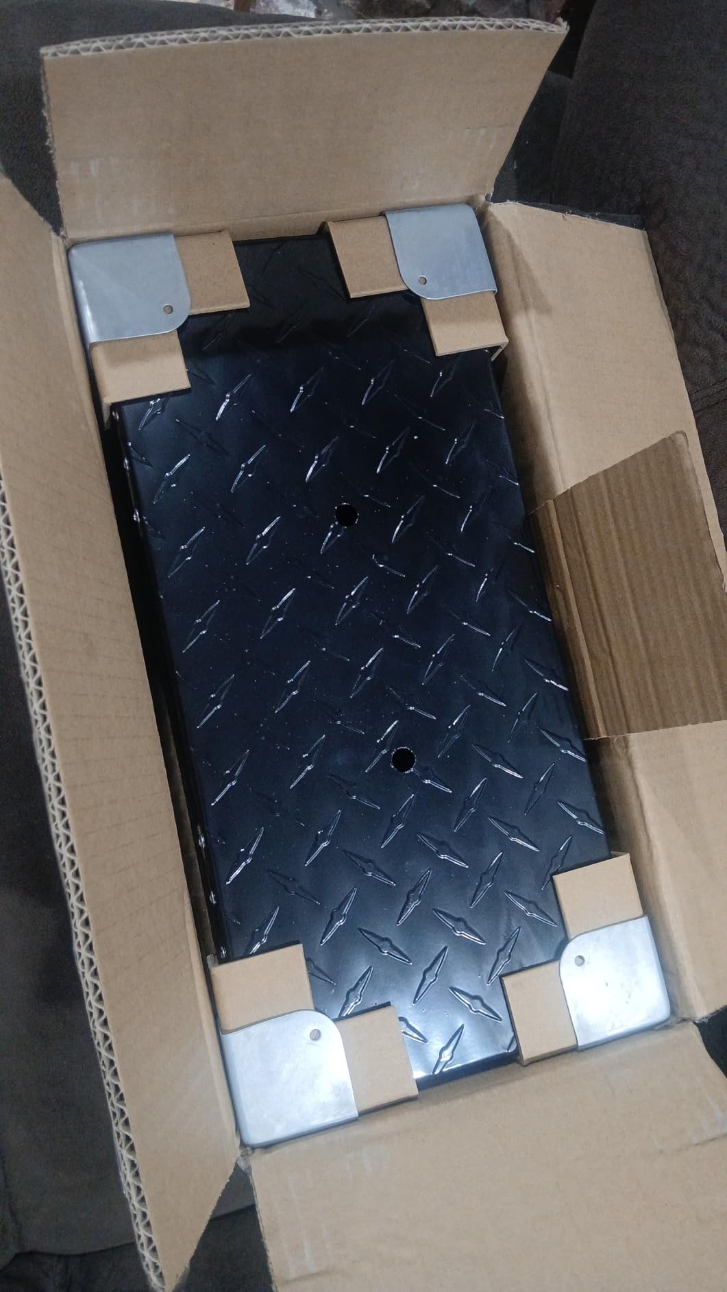 FORWODE 48 Inch Aluminum Truck Tool Box Lockable Truck Bed Tool Box Waterproof Truck Bed Storage Box with Gas Struts & Side Handle Truck Tool Chest for Pickup, Truck Bed, RV, Trailer & Garage (Black) customer photo 1