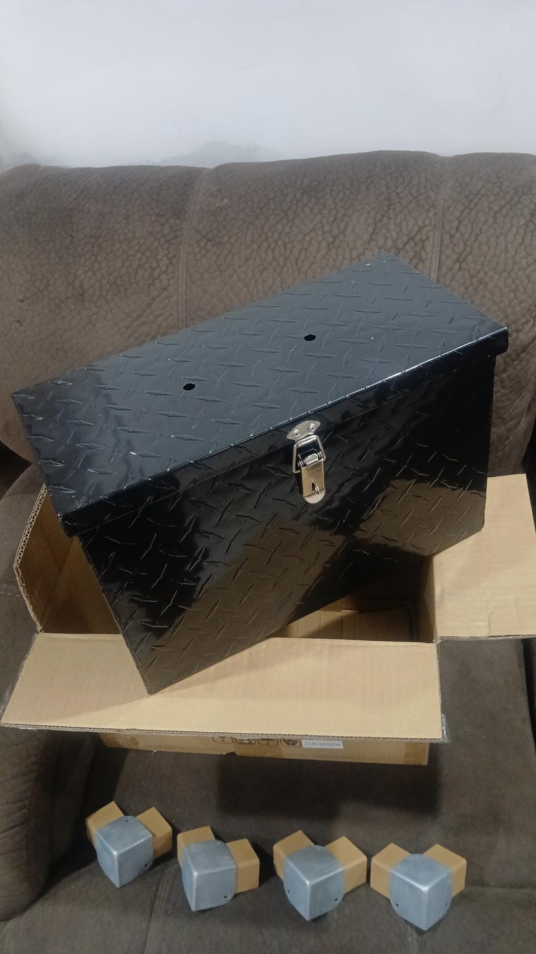 FORWODE 48 Inch Aluminum Truck Tool Box Lockable Truck Bed Tool Box Waterproof Truck Bed Storage Box with Gas Struts & Side Handle Truck Tool Chest for Pickup, Truck Bed, RV, Trailer & Garage (Black) customer photo 2