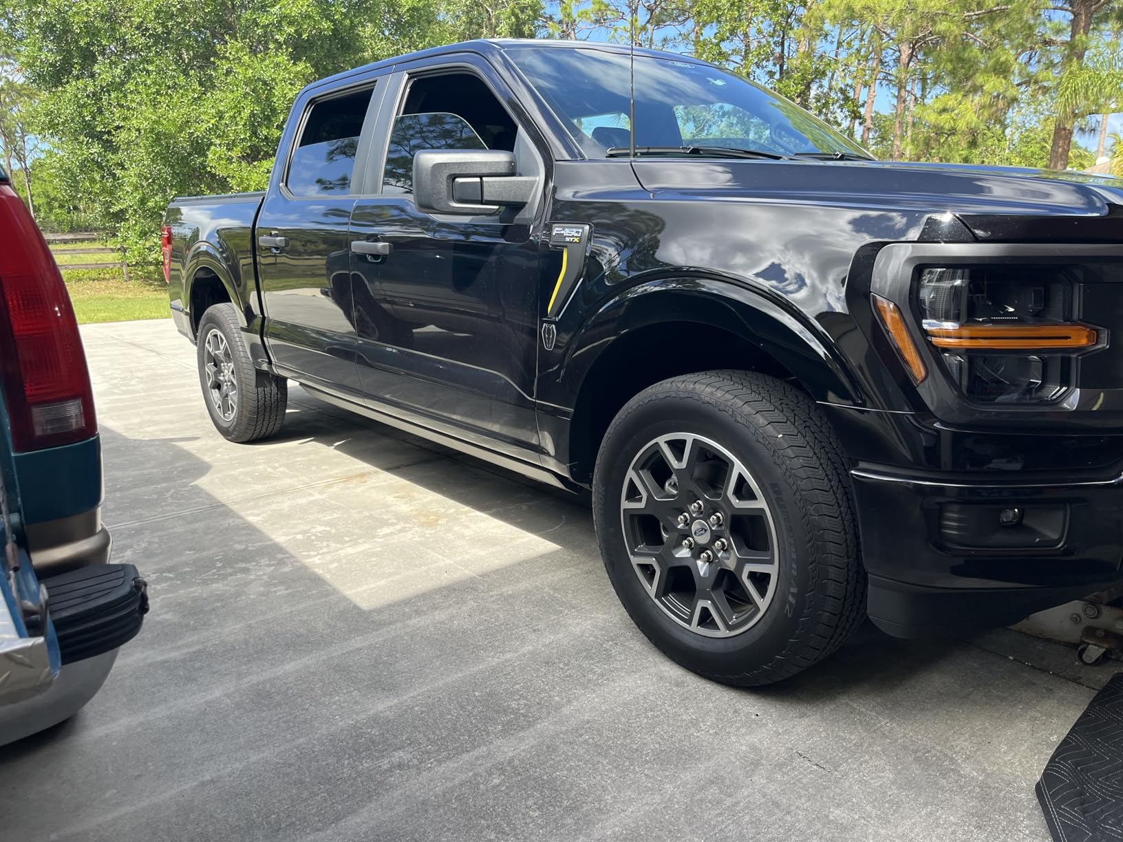 Rough Country Power Running Boards with LED Step Lights for Ford F-150 Lightning/F-250/F-350/Raptor (2015-2026) Crew Cab - Retractable Electric Side Steps, Non-Slip Aluminum Design customer photo 2