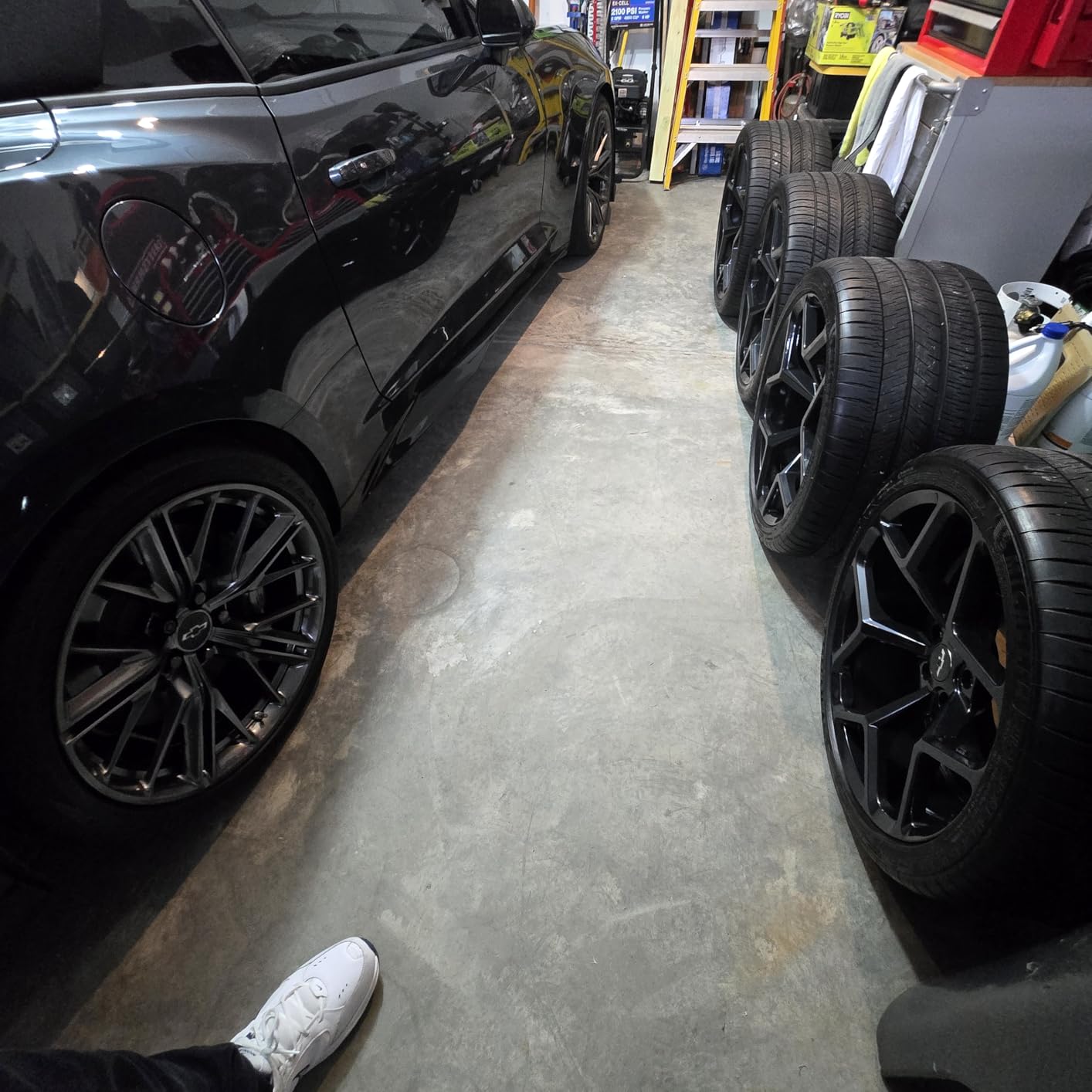 3M Adhesive Remover, 12 oz., Quickly Remove Adhesive, Attachment Tape, Tar, Wax & Adhesive Residue, Low VOC <20%, No Residue Left Behind, Easy-to-Use Formula, Also Works on Glass & Vinyl (03618VOC20) customer photo 1