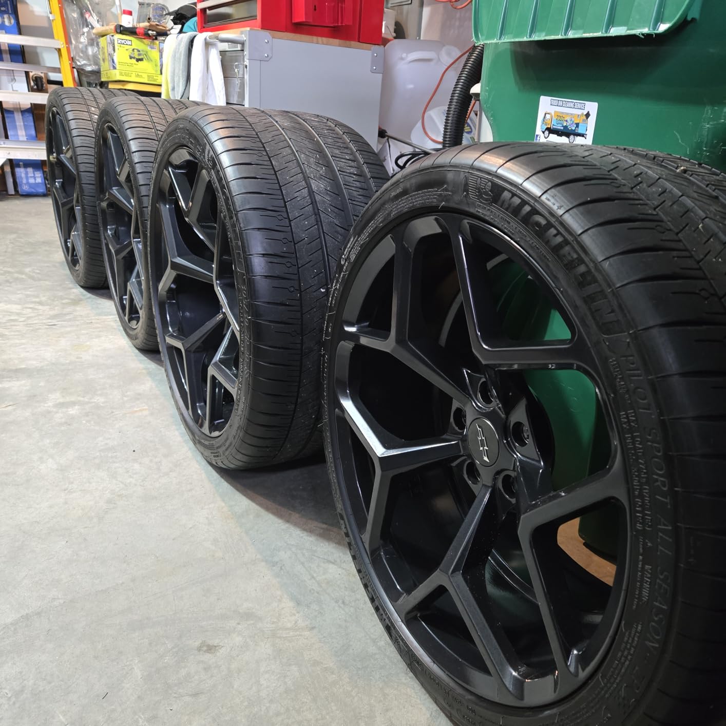 3M Adhesive Remover, 12 oz., Quickly Remove Adhesive, Attachment Tape, Tar, Wax & Adhesive Residue, Low VOC <20%, No Residue Left Behind, Easy-to-Use Formula, Also Works on Glass & Vinyl (03618VOC20) customer photo 2