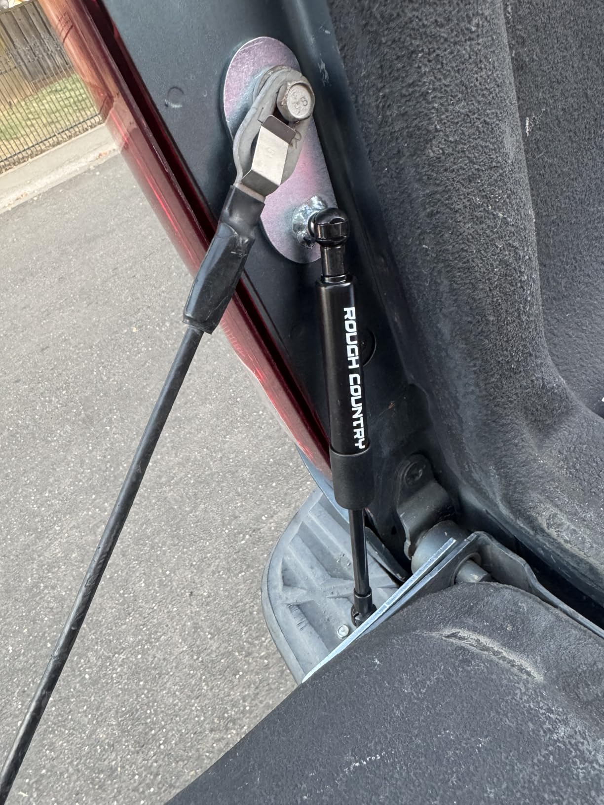 Rough Country Hydraulic Tailgate Assist for Chevy Silverado & GMC Sierra 1500/2500HD/3500HD (2007-2018) - Smooth, Safe & Controlled Tailgate Lowering customer photo 1