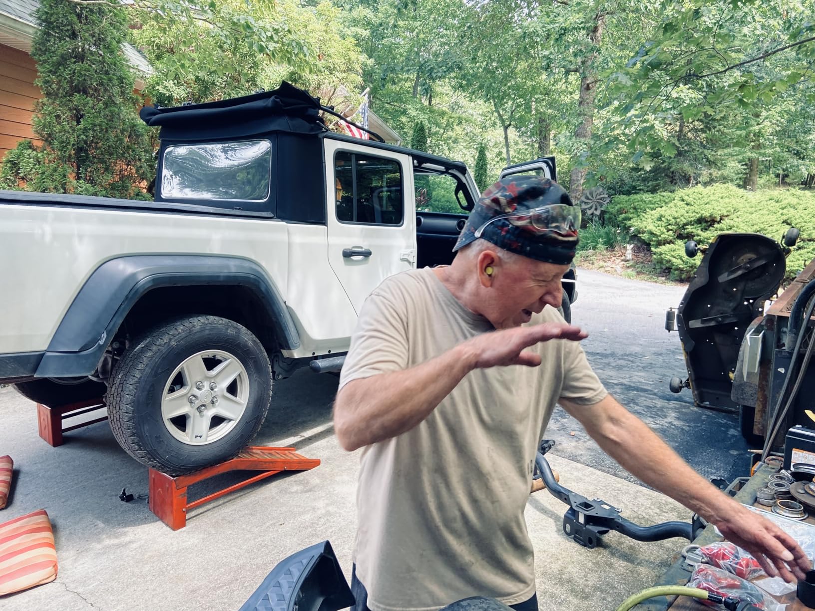 CLAMBER Off-Road Rear Bumper for Jeep Gladiator JT 2020 2021 2022 2023 2024 2025 2026 Textured Black Back Bumper Guard Heavy Duty Carbon Steel with 2PCS LED Flood Lights & Compatible Trailer Plug customer photo 2