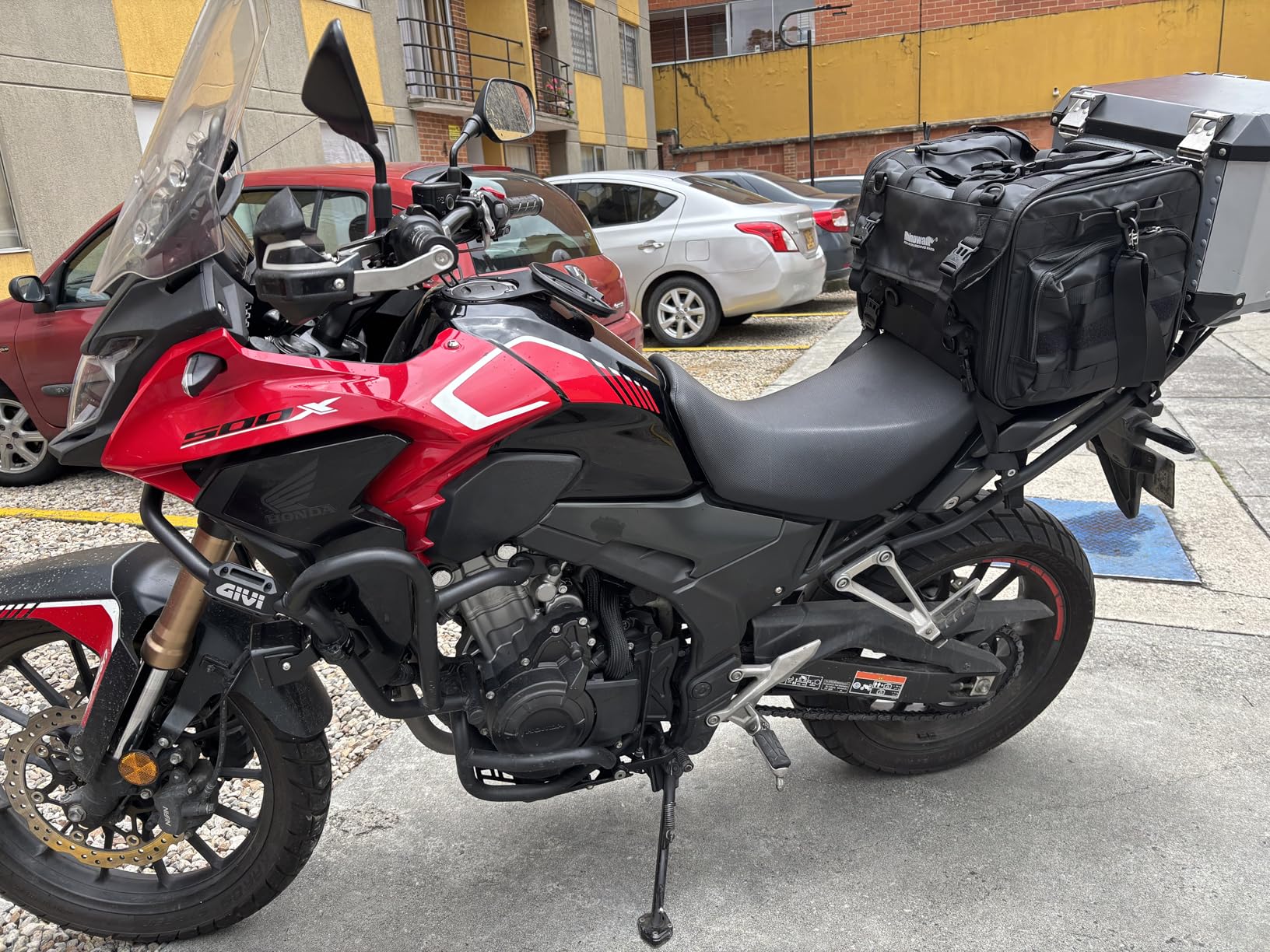 Rhinowalk Motorcycle Tail Bag, Expandable Motorcycle Travel Luggage Bags 33-45L, Waterproof All-Weather Trunk Rack Bag with Sissy Bar Straps & Helmet Rain Cover customer photo 1