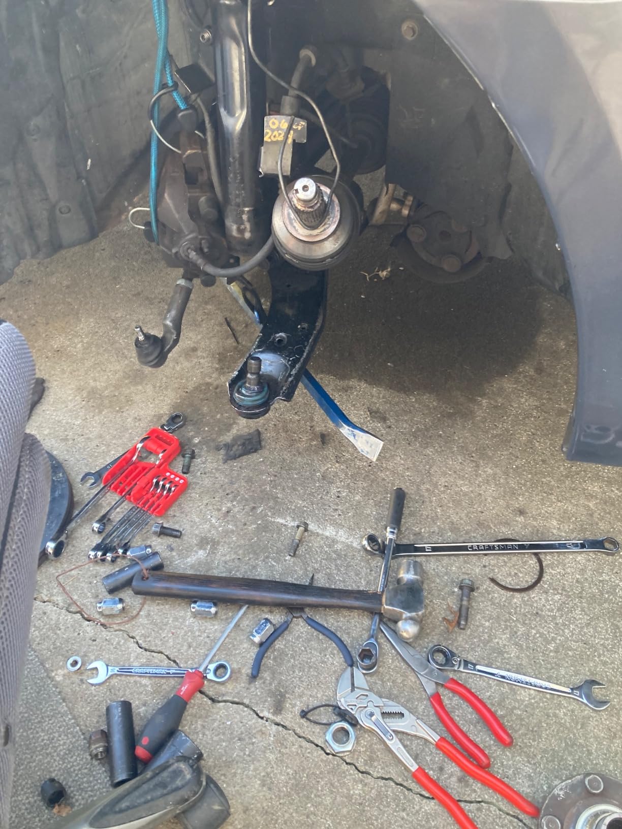 VEVOR Wheel Bearing Press Kit, 23 pcs FWD Bearing Puller Tools, for Front Wheel Drive Bearing Removal and Installation, Wheel Bearing Tool with Sliding Screws, Bushings, Sleeve Plates, Storage Case customer photo 2