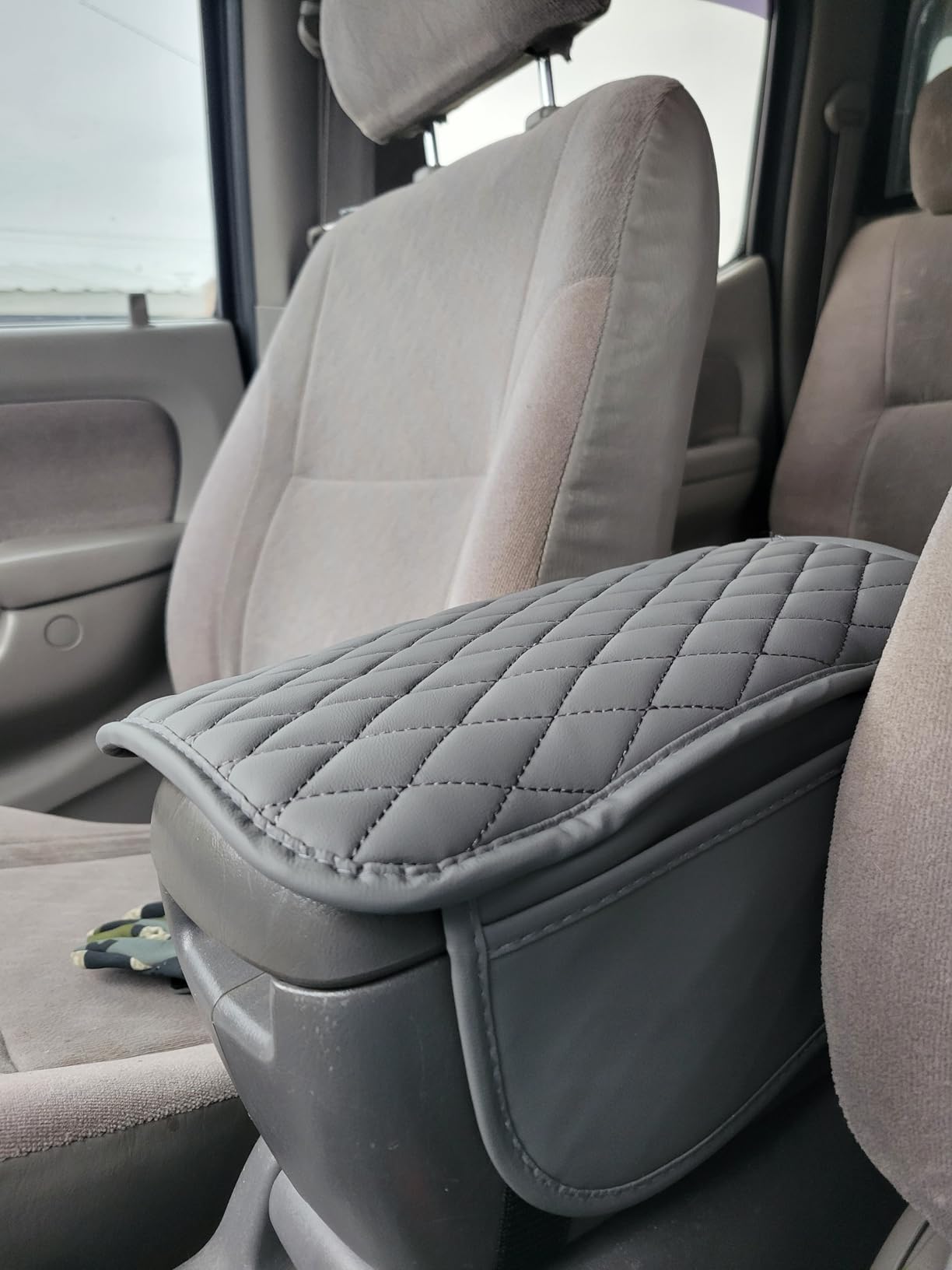 Upgraded Car Center Console Cover, Microfiber Leather Car Armrest Cover Cushion with 2 Storage Bags, Car Armrest Storage Box Interior Accessories for Most Vehicles (Black) customer photo 2