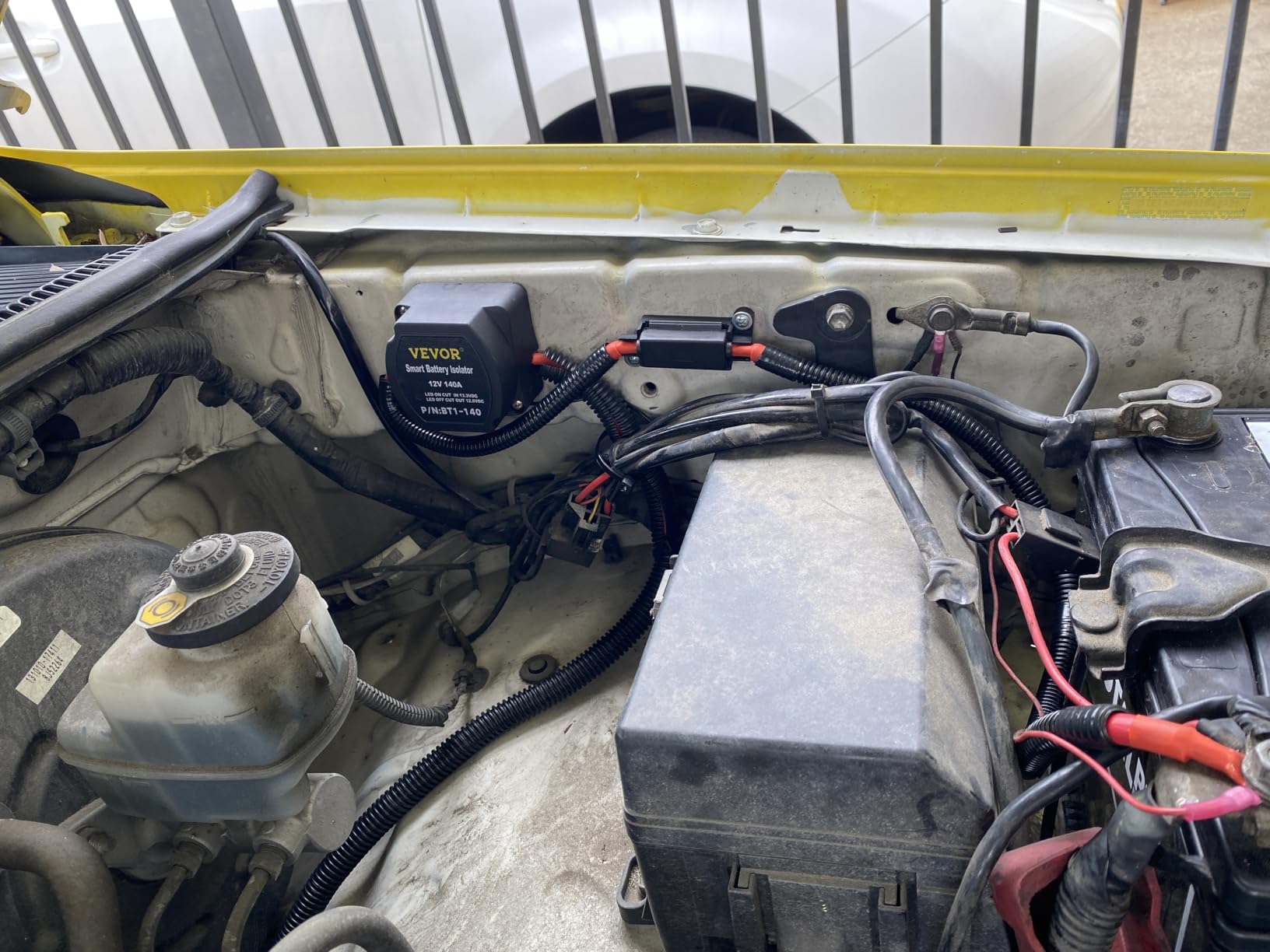 VEVOR Split Charge Relay Kit, 6mtr 12V, Automatic Dual Battery Isolator Kit with 140AMP Voltage Sense Relay VSR, Compatible with RV Marine Car Vehicle Truck Caravan Camper Yacht ATV UTV Boats Workshop customer photo 1