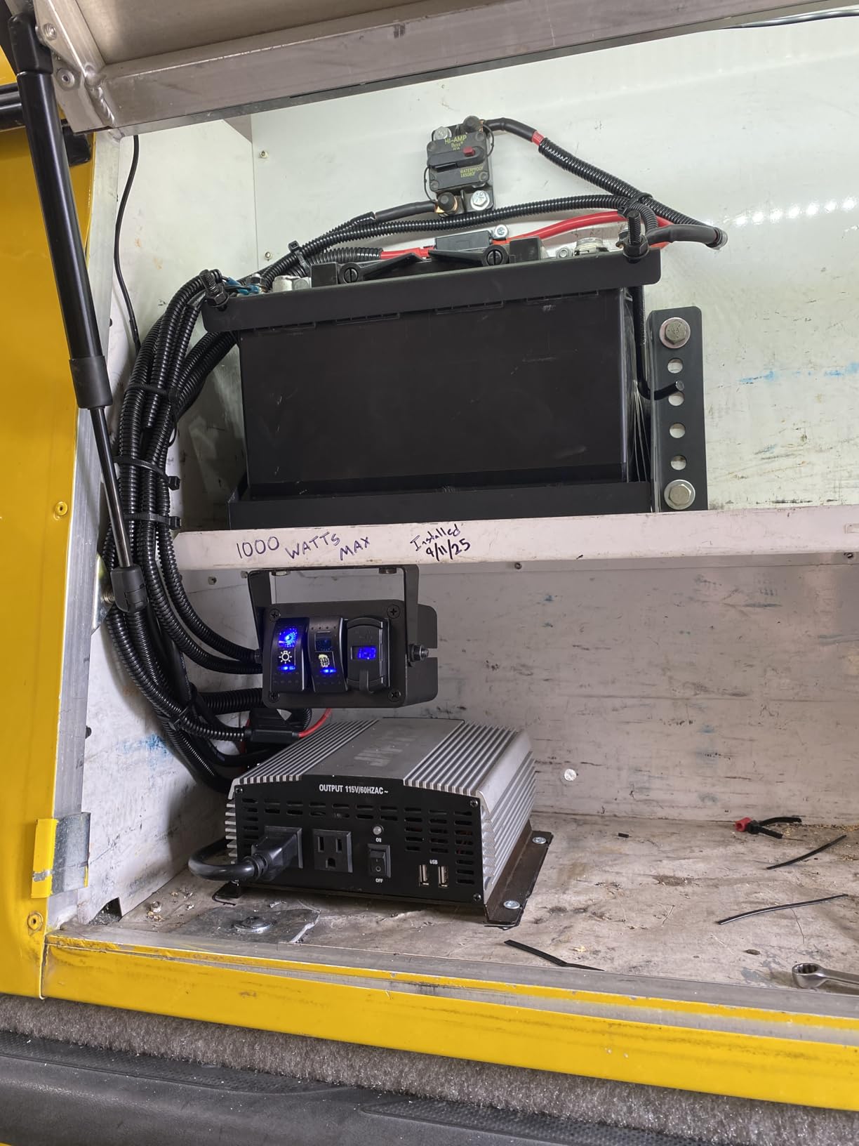 VEVOR Split Charge Relay Kit, 6mtr 12V, Automatic Dual Battery Isolator Kit with 140AMP Voltage Sense Relay VSR, Compatible with RV Marine Car Vehicle Truck Caravan Camper Yacht ATV UTV Boats Workshop customer photo 2