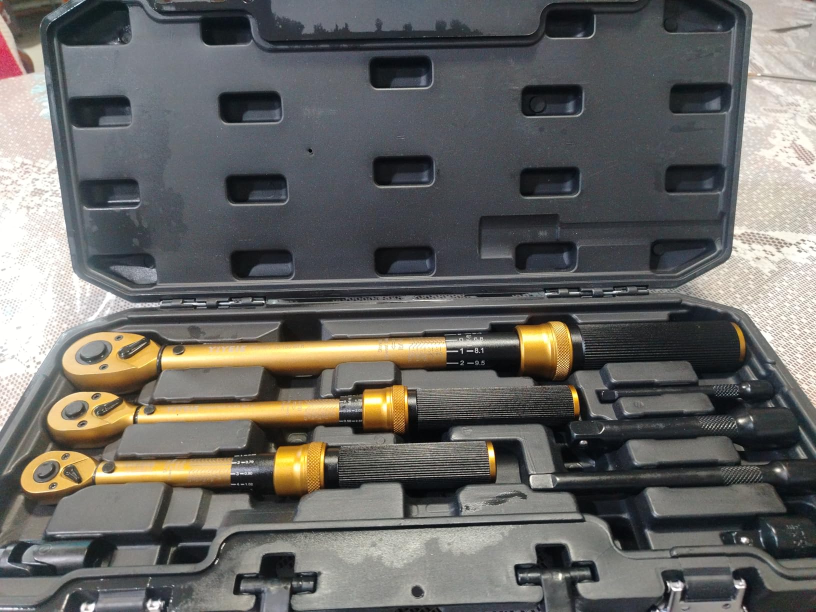 1/4 3/8 1/2-inch Drive Click Torque Wrench, 8Pcs Torque Wrench Set 10-230in.lb, 5-50ft.lb, 10-180ft.lb with Adapters, ±3% Accuracy, 72-Tooth Dual Scale Torque Wrenches for Bike, Moto, Car Repair customer photo 1