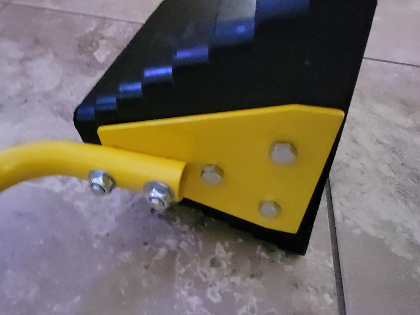 Vergo Industrial Extra Large Wheel Chock 2-Pack - Heavy Duty Molded Rubber XL Wheel Chock for Trucks, Trailers, RVs or Large Freight Equipment - Max Weight Capacity 20 Tons / 40,000 lbs customer photo 1