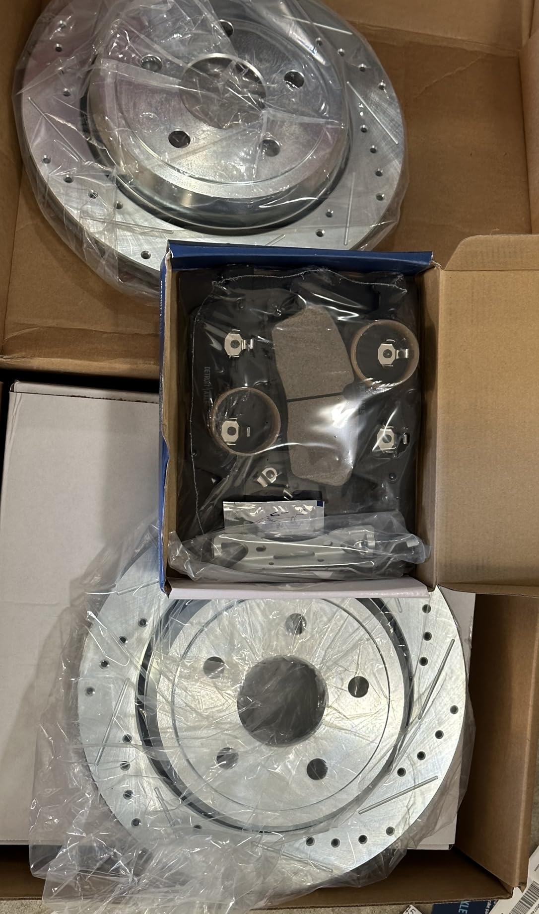 Detroit Axle - 8pc Brake Kit for 2017-2020 Honda Civic [Si], Drilled and Slotted Disc Brakes Rotors Ceramic Brake Pads 2018 2019 Replacement: 12.28 inch Front and 11.10 inch Rear Rotors customer photo 1