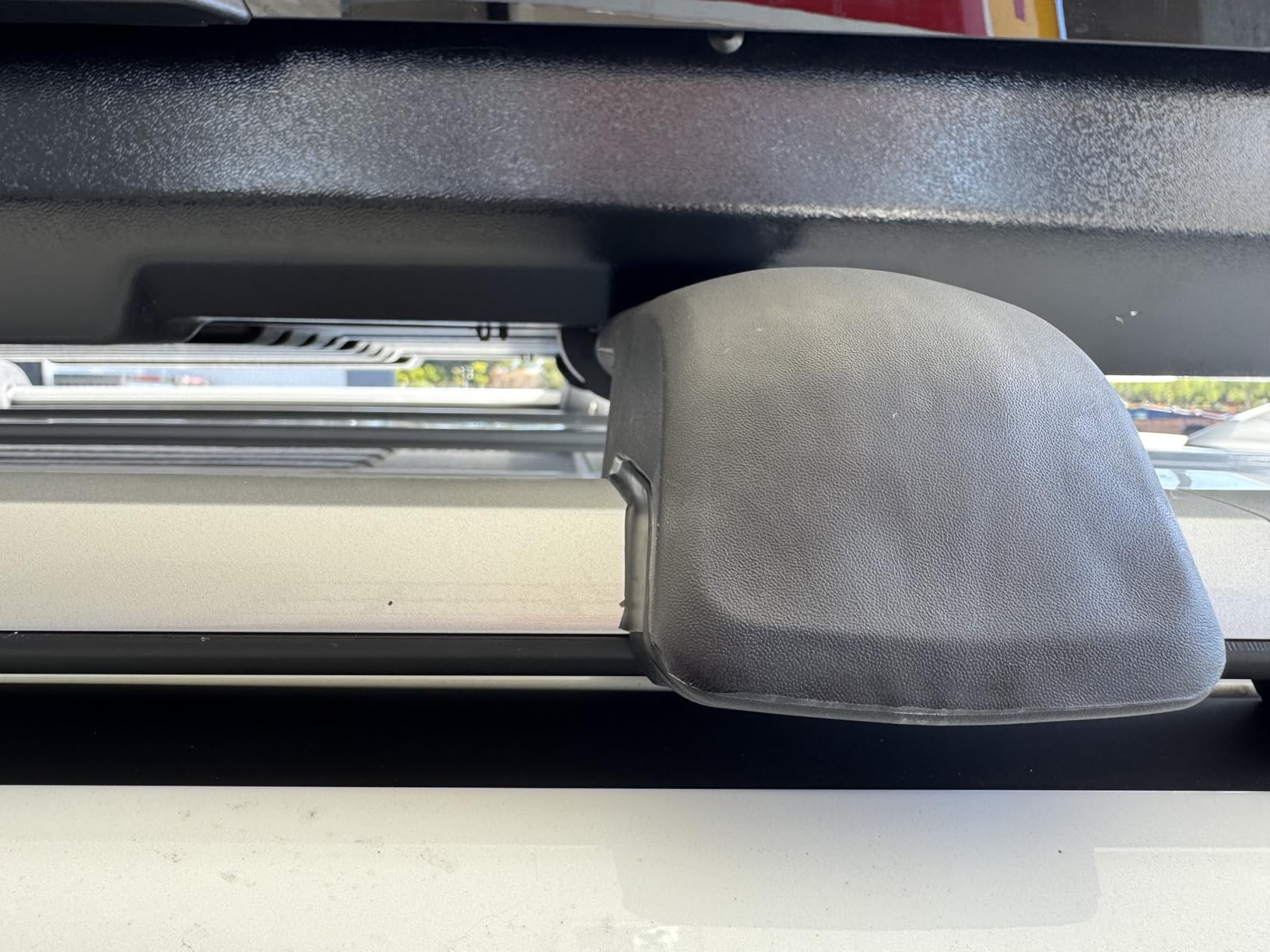 FengYu 300lb Roof Rack Cross Bars Compatible with Subaru Crosstrek 2018-2023 & Impreza 2017-2023, Heavy Duty Lockable Aluminum Roof Rails Crossbars Cargo Bars Canoe Rooftop Black Carrier Luggage customer photo 2