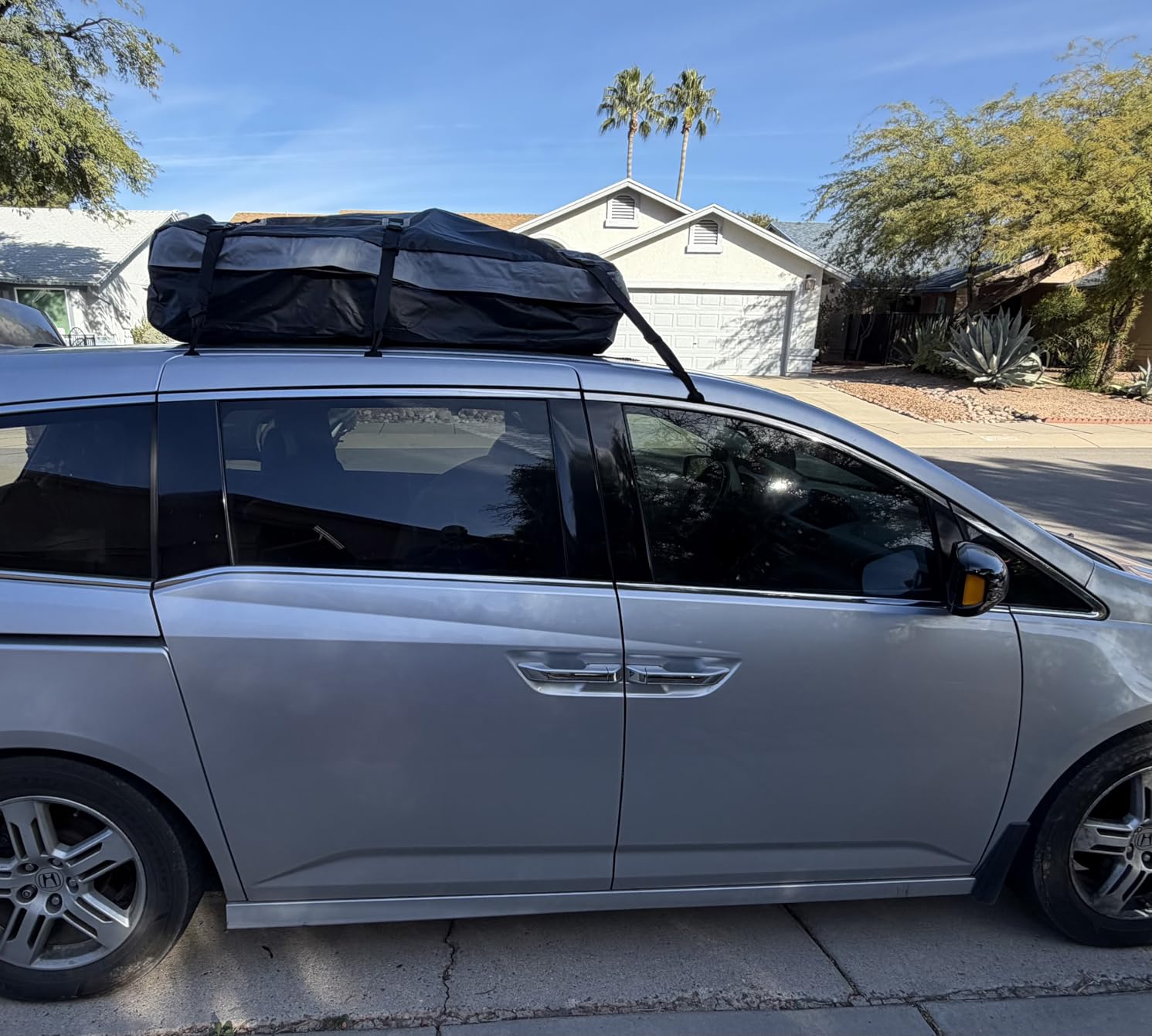 Asinking Car Rooftop Cargo Carrier Bag - 100% Waterproof Heavy Duty Car Roof Luggage Carrier 21 Cubic Feet, Fits All Vehicles with/Without Roof Rack - Easy Install & Triply Reinforced for Secure Use customer photo 1