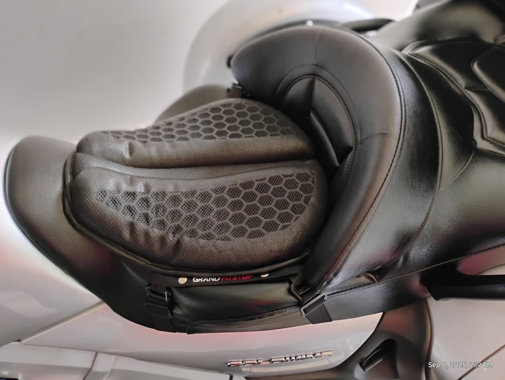 GRAND PITSTOP Foldable Motorcycle Gel Seat Cushion, Large 3D-Honeycomb Structure Shock Absorption & Breathable Motorcycle Gel Seat Pad for Long Rides customer photo 2