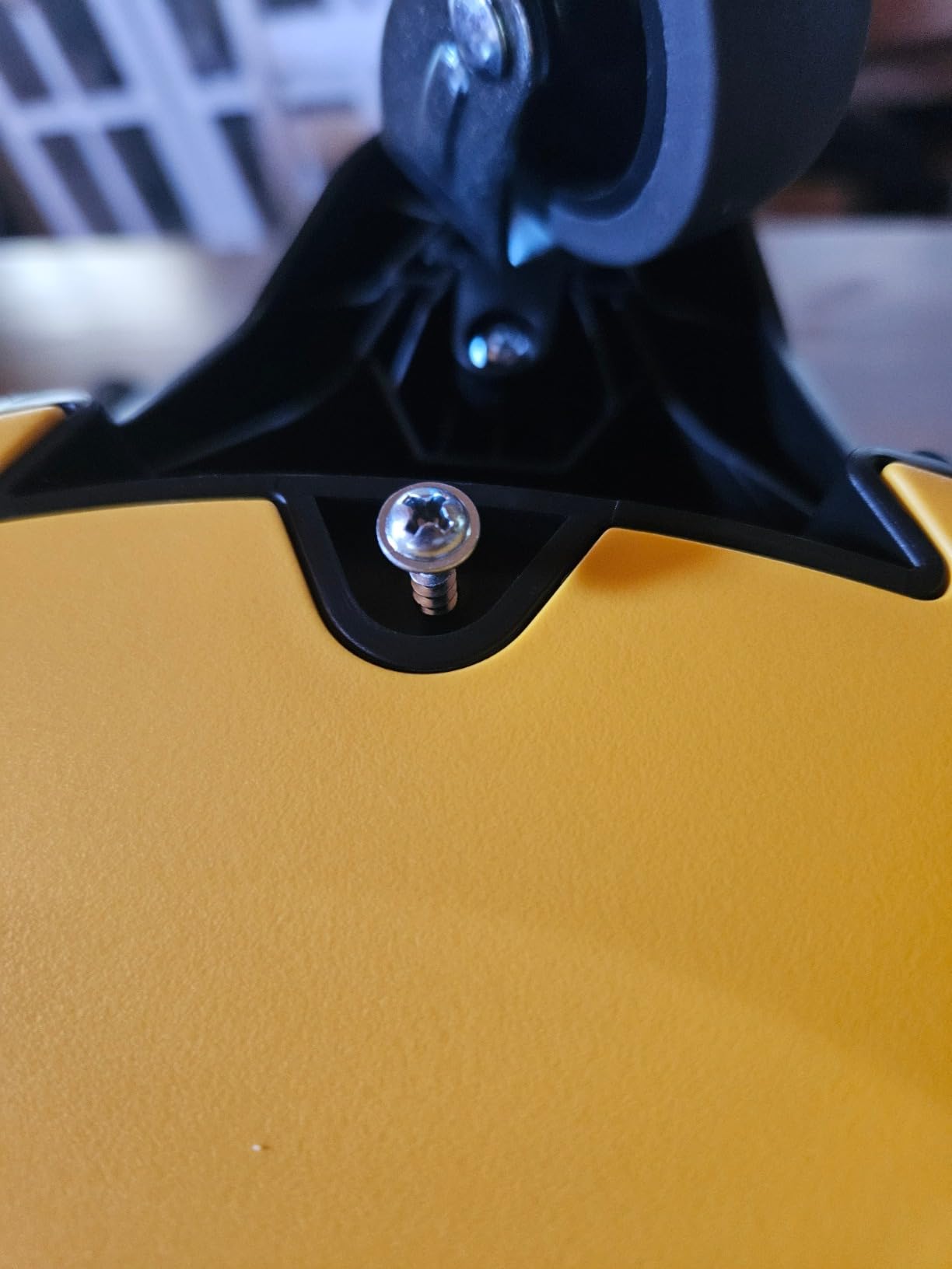 DEWALT 5 Gallon STEALTHSONIC Ultra-Quiet Wet/Dry Shop Vac, 4 Peak HP Powerful Suction, Built for Long-Lasting Performance, Portable Vacuum for Garage, Workshop & Jobsite, DXV05P-QT customer photo 1