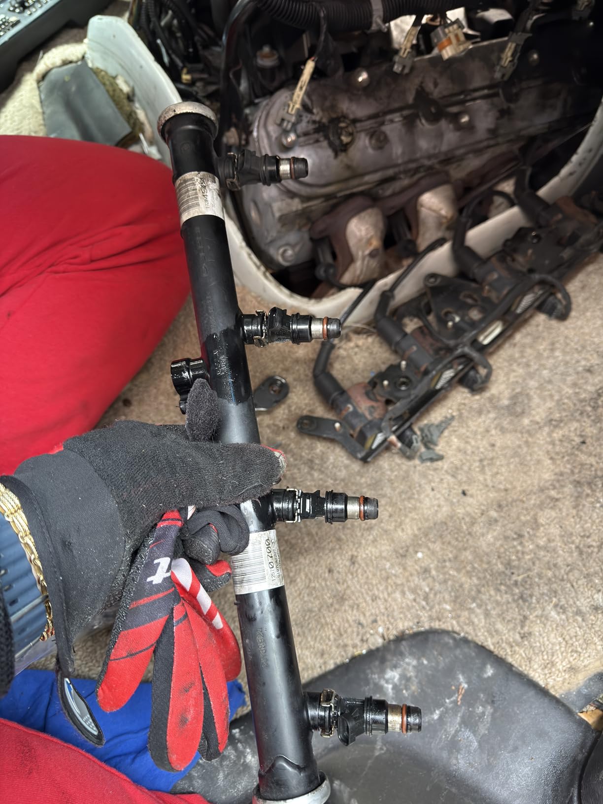 Upgraded 4 Holes Gas Fuel Injectors Fit For GMC: Yukon (XL)/Sierra, 1500 2500 3500, For Chevy: Tahoe/Express/Suburban/Silverado, For Cadi Escalade, V8 4.8L/5.3L/6.0L 2000-2006# 17113553(8 Pcs) customer photo 1