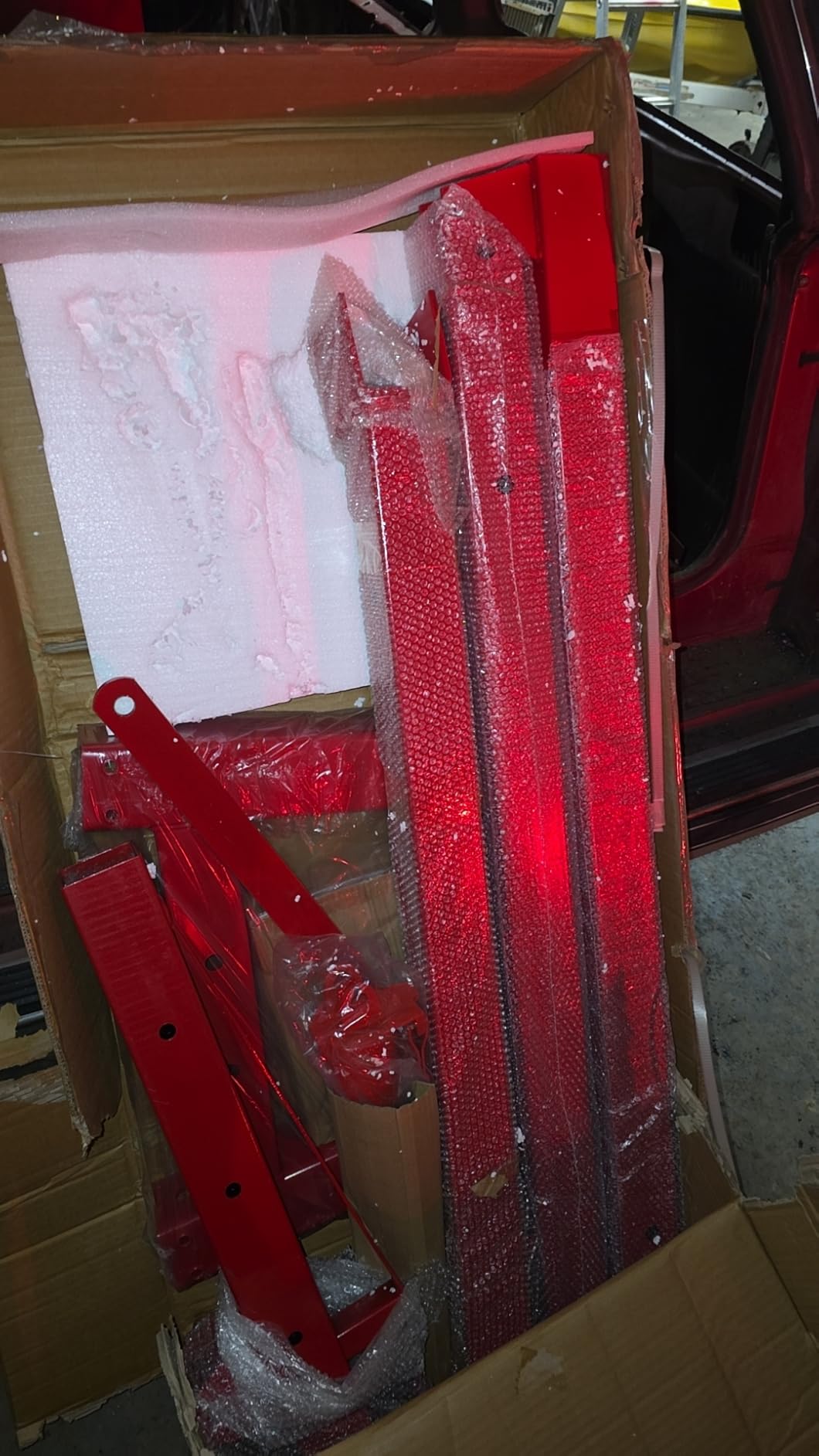 2 Ton Engine Hoist Foldable Cherry Picker, Heavy Duty Engine Lift Hoist, 4400 lbs Foldable Hydraulic Shop Crane w/Telescopic Boom & 6 Swivel Casters for Auto Repair Garage Workshop (Red) customer photo 2