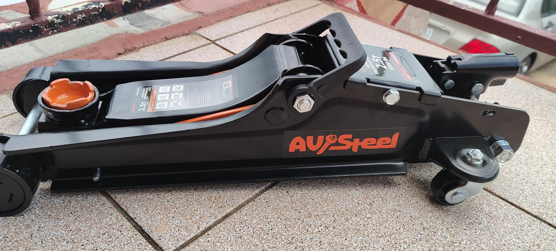 AV Steel Floor Jack 2.5 Ton (5500 lbs), Low Profile Floor Jack with Single Piston Pump, Heavy Duty Steel Hydraulic Jack for Car, Jack for Car with Lifting Range 3.4 in to 14.6 in customer photo 1