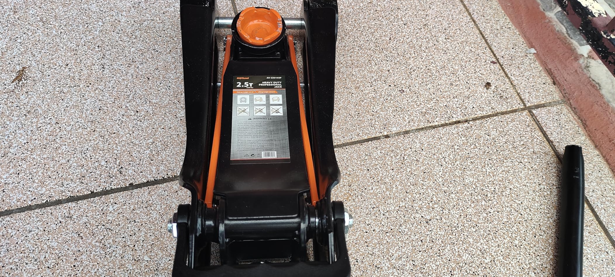 AV Steel Floor Jack 2.5 Ton (5500 lbs), Low Profile Floor Jack with Single Piston Pump, Heavy Duty Steel Hydraulic Jack for Car, Jack for Car with Lifting Range 3.4 in to 14.6 in customer photo 2