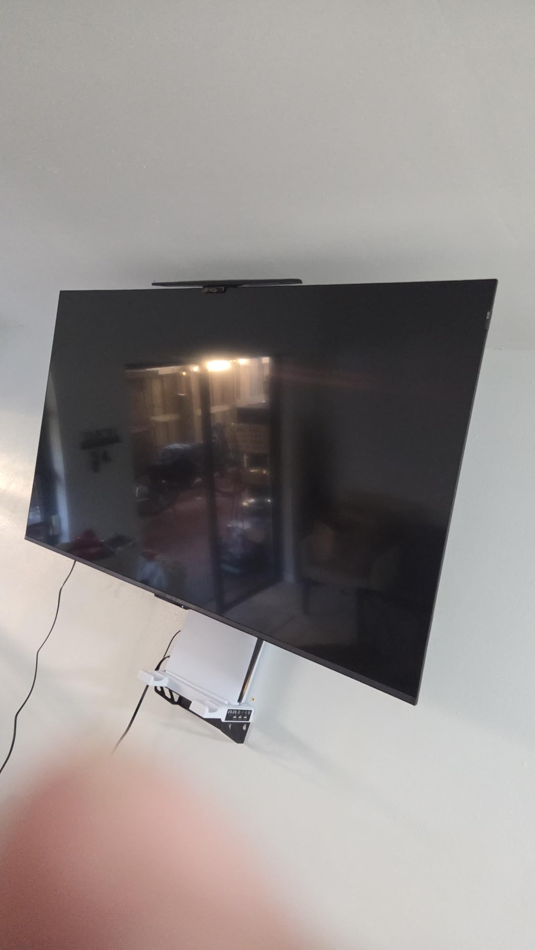 USX MOUNT UL Listed RV TV Mount for Most 17-43inch TV - Lockable Full Motion RV TV Wall Mount for Camper, Trailer, Motorhome - Swivel Tilt Bracket for Truck Boat, 44 lbs Capacity, VESA 200mm customer photo 2