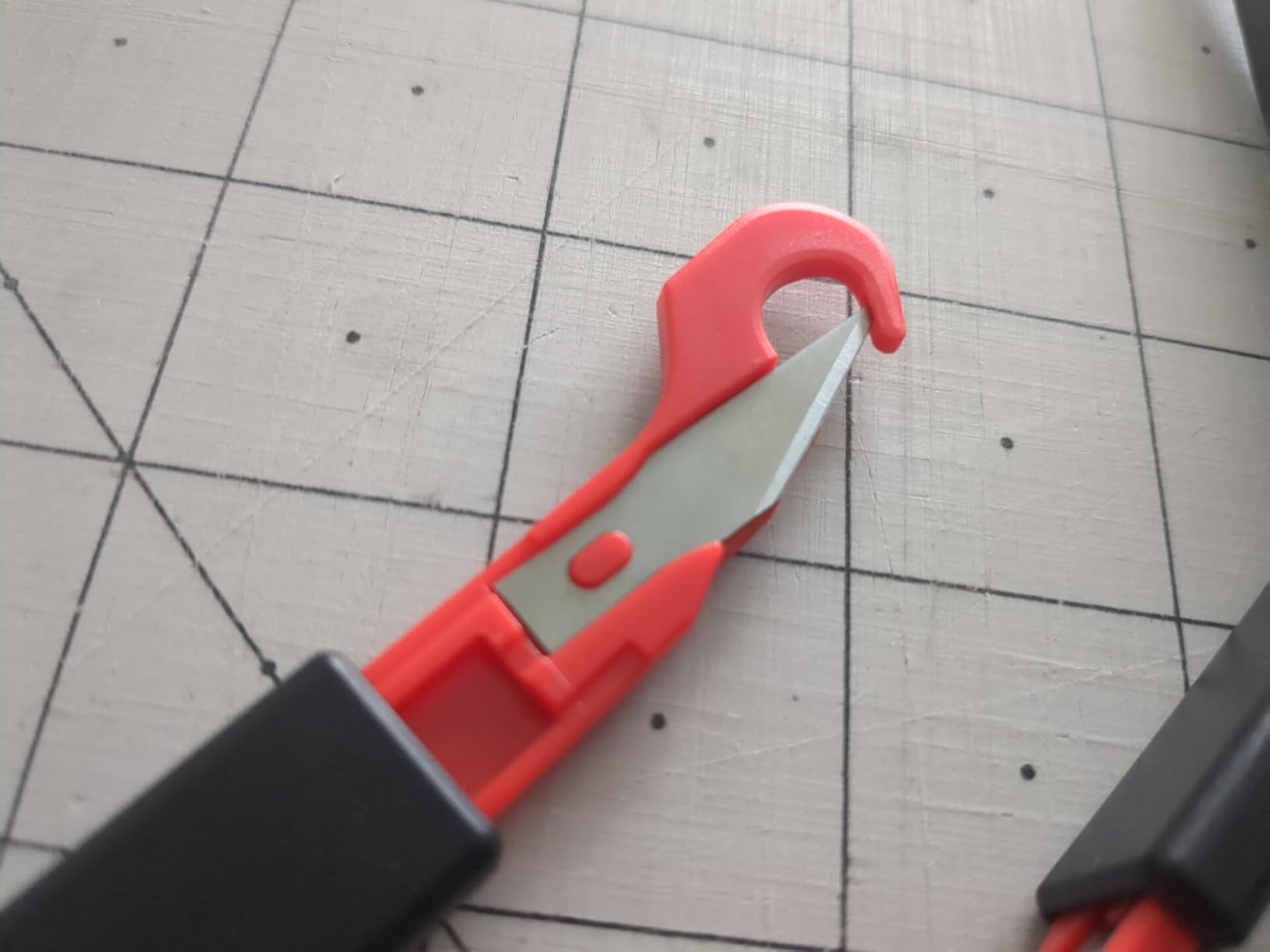 Gomake Vinyl Wrap Guard Cutter Knife Window Tinting Cutter Precision Automotive Safety Cutting Tool for Car Wrapping, Window Tinting,Decals,Signs, Wrap Film and Other Car Vinyl Cutting (W204) customer photo 1