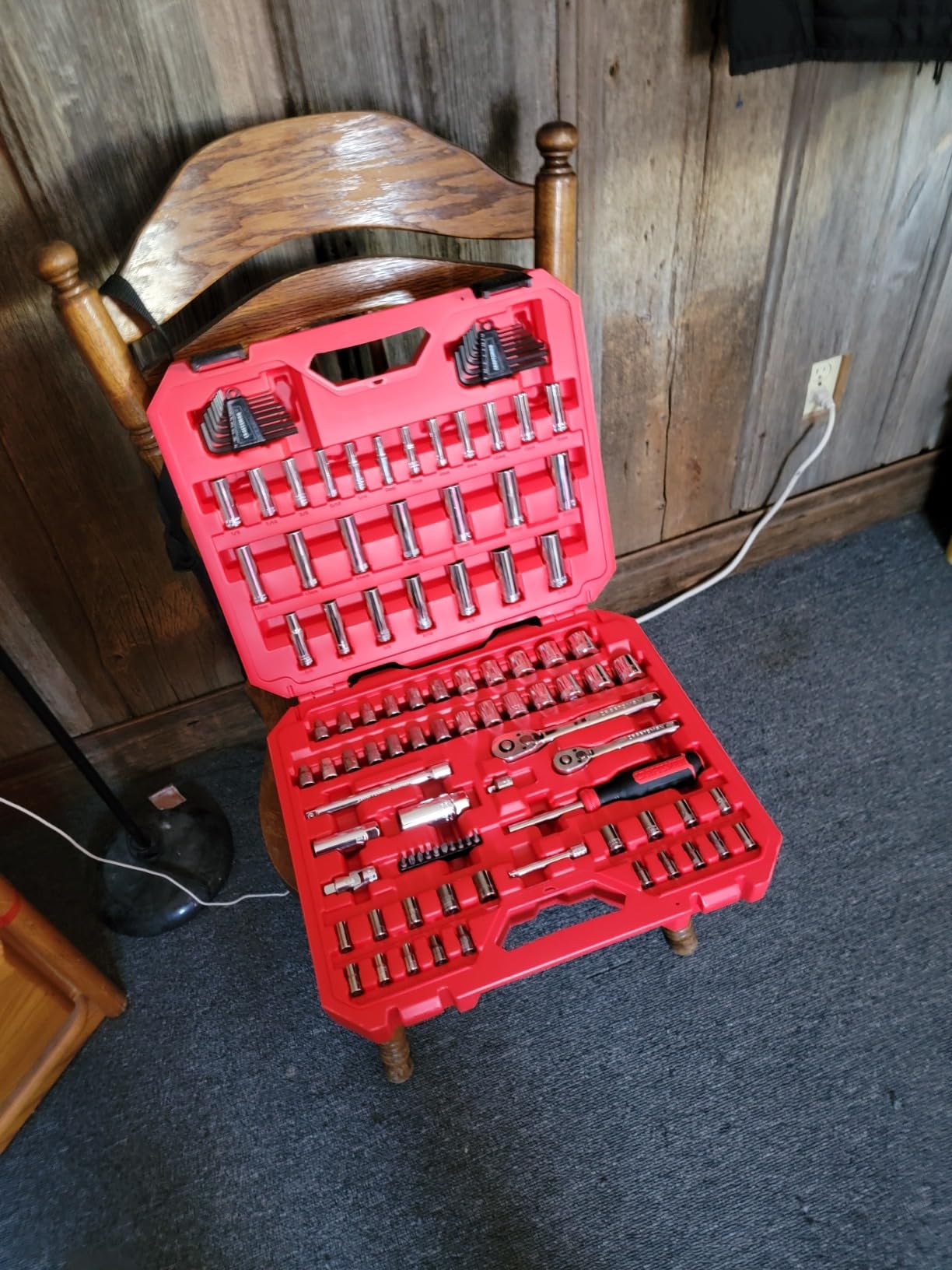 CRAFTSMAN Mechanics Tool Set 105 Pcs, Standard (SAE) and Metric with Case, 1/4 and 3/8 Inch Drive Car Tool Kit (CMMT12123) customer photo 1