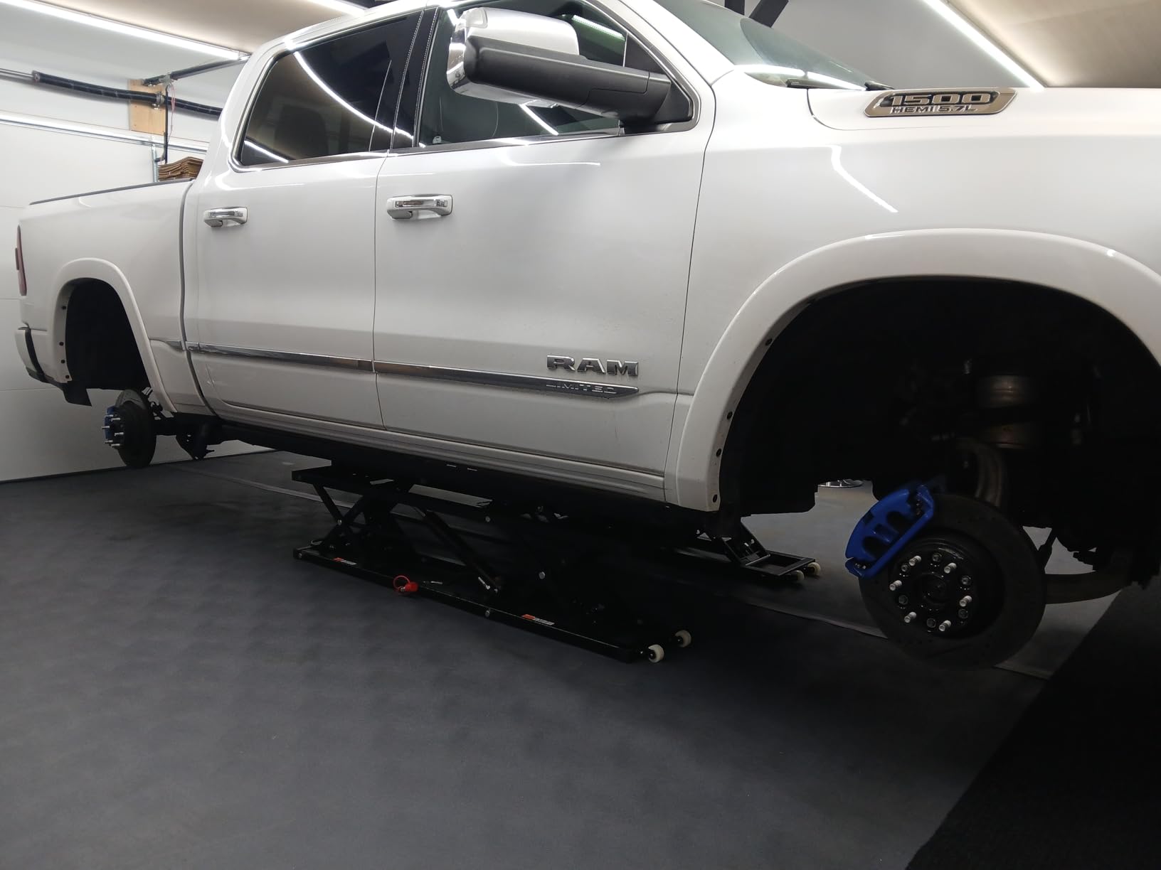 VEVOR Portable Car Lift - 7,000 LBS Capacity, 26.8