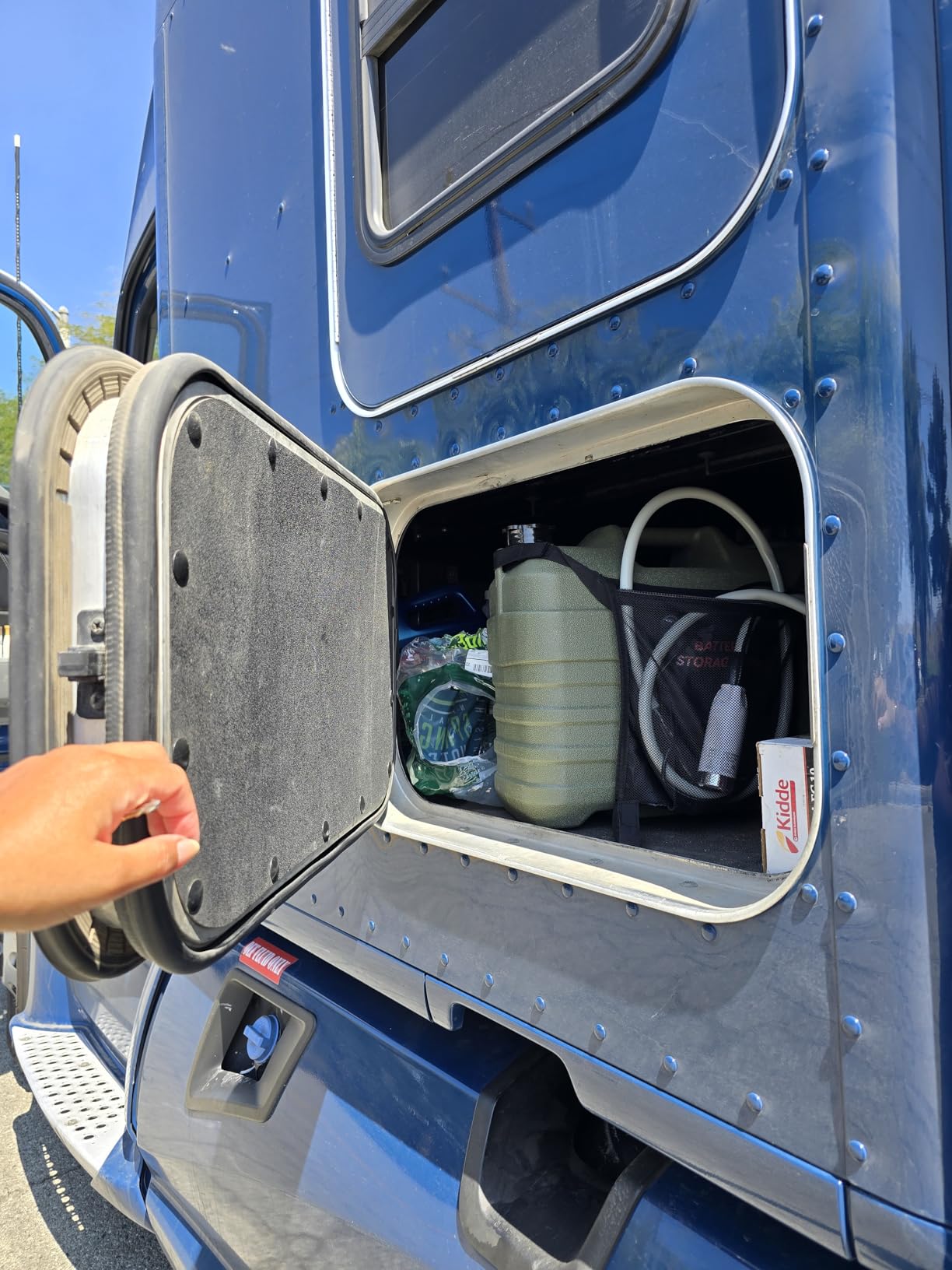 Portable Shower for Camping with Integrated Design - Spill-Resistant, Electric Camping Shower, 5-Gallon Food-Grade Water Jug for Outdoor, Beach, Hiking, Dog Wash, 2 Batteries customer photo 2