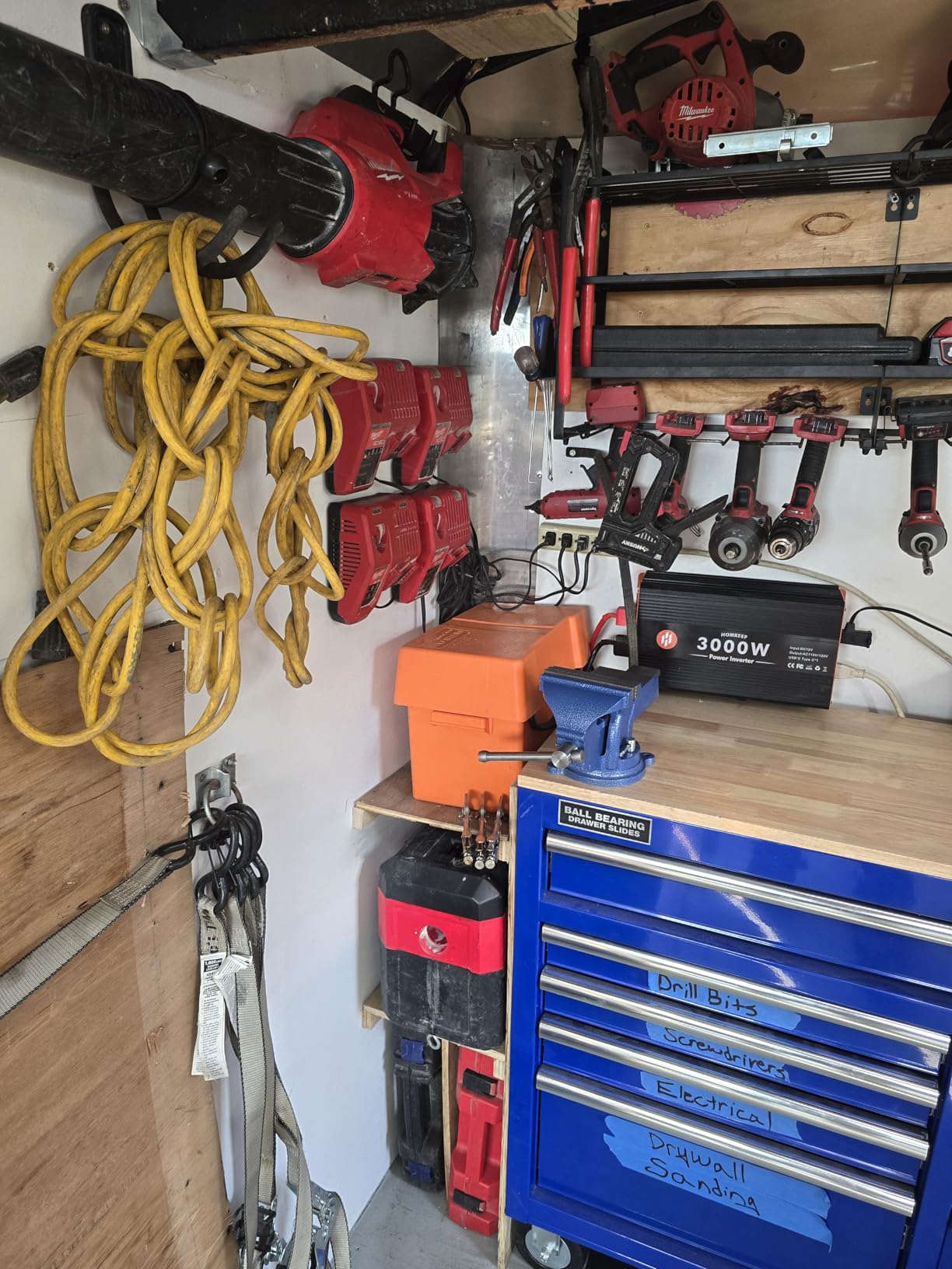 3000 Watt Power Inverter 12V DC to 110V/120V AC Converter Peak Power 6000W Car Inverter with LCD Display 3 AC Outlets, 2 USB & Type-C Port for RV, Truck, Off-Grid Solar System with Remote Controller customer photo 1