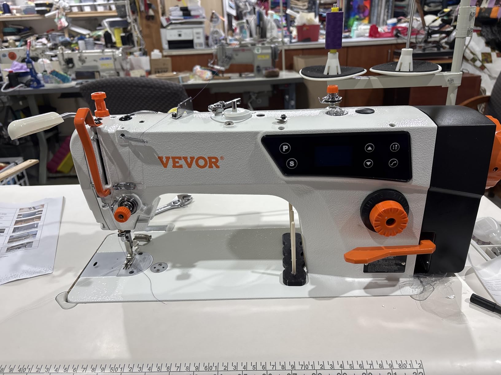 VEVOR Industrial Sewing Machine, 550W Servo Motor and Table Stand, 5000s.p.m Heavy-duty Lockstitch Sewing Machine customer photo 1