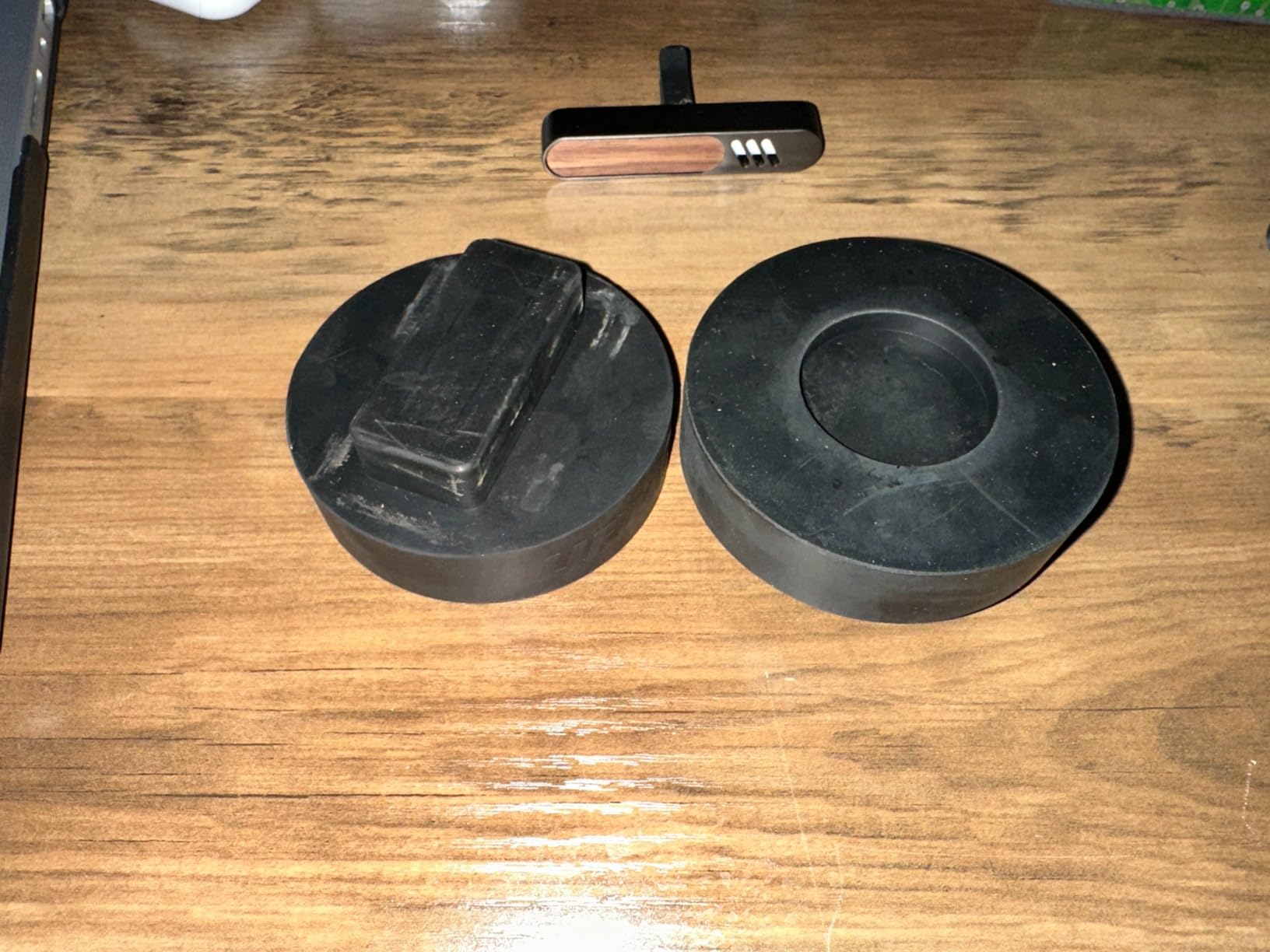 2Pcs Dual-use Lifting Axle Saddle Adapter Pads for BMW X3 X5 X6 X7, Compatible with 4-8 Ton Hydraulic Bottle Jack with 1.42