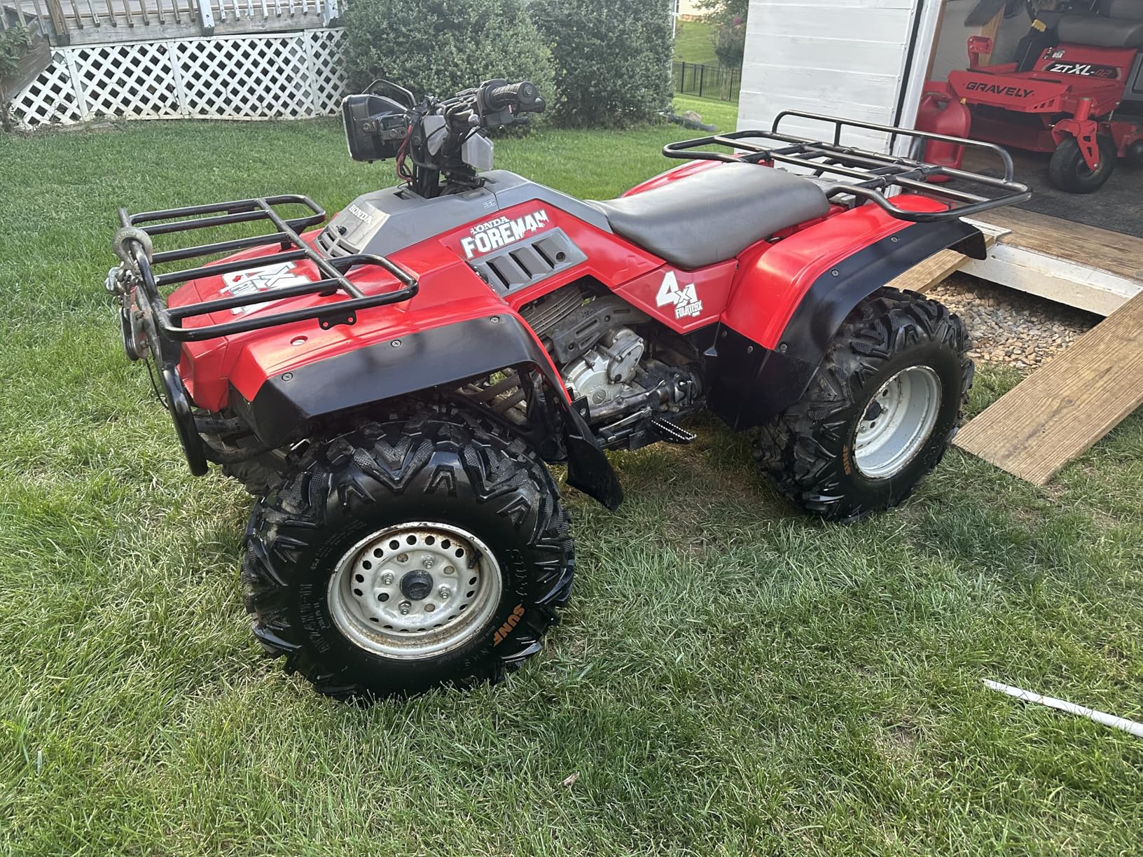 Chemical Guys Tire Kicker Sprayable Extra Glossy Tire Shine with Applicator (Works on Rubber, Vinyl & Plastic) Safe for Cars, Trucks, Motorcycles, RVs & More, 16 fl oz customer photo 2