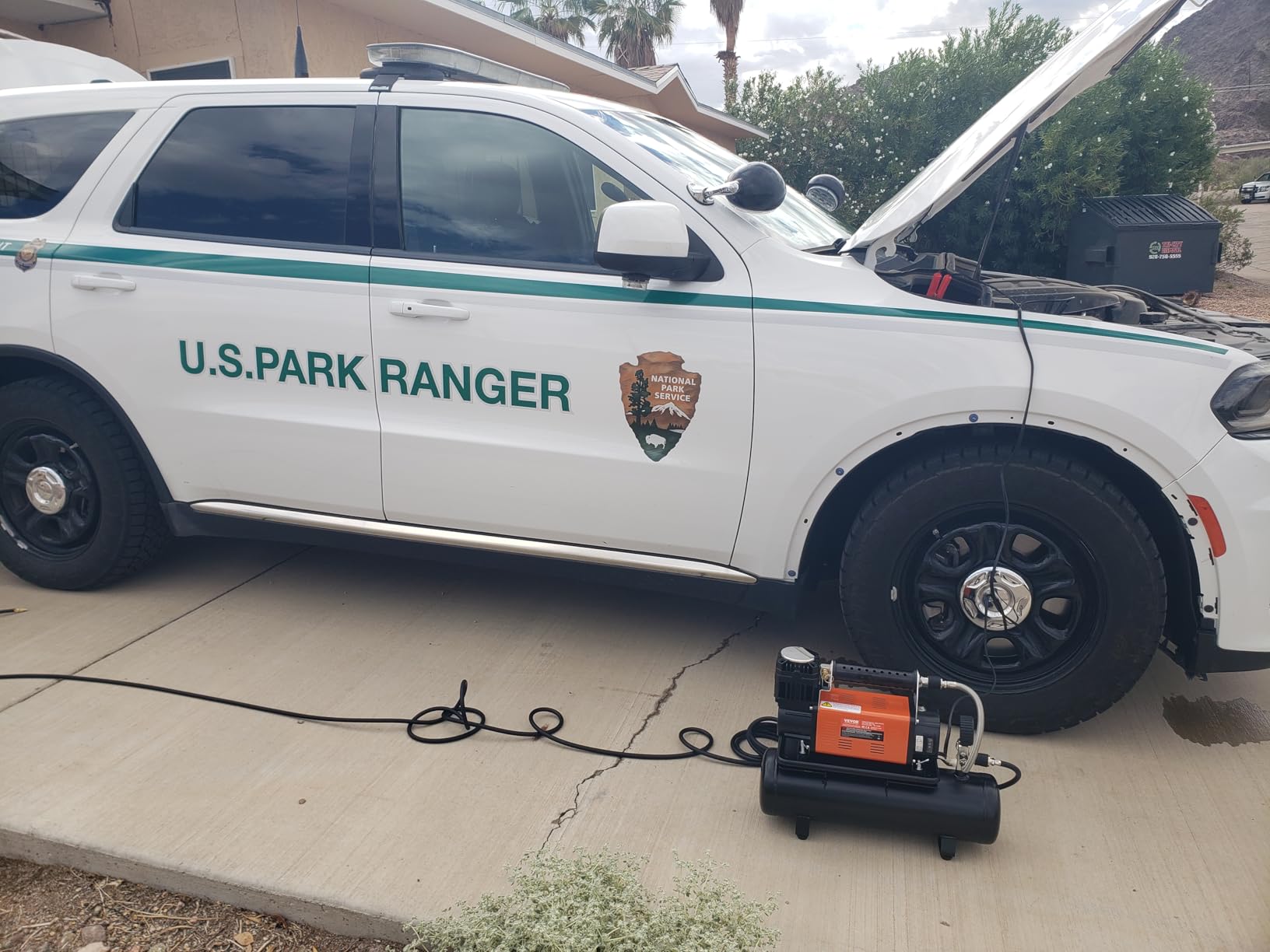 VEVOR 12V Heavy Duty Air Compressor with 6L Tank Kit, 6.35 CFM Portable Tire Inflator, 150PSI Offroad Air Compressor with Digital Pressure Gauge Tire Inflator for Trucks Car SUV 4 x 4 Vehicle RV customer photo 1