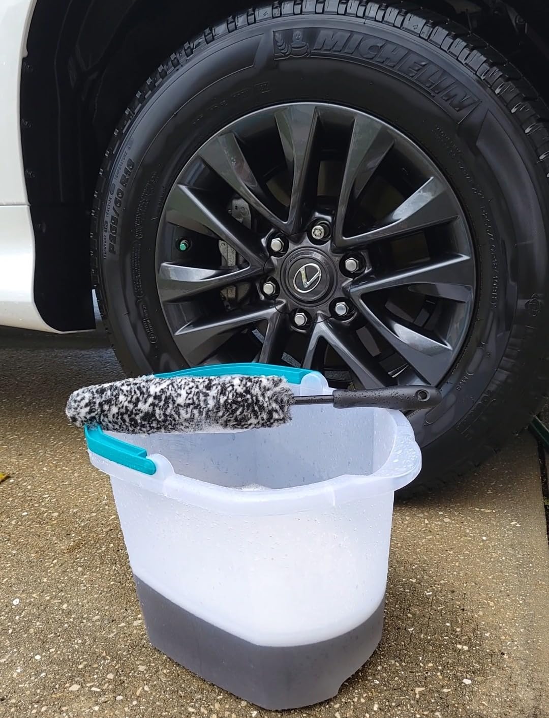 Fantasticlean 7PCS Car Wheel Cleaning Pro Kit, Tire Brush, Soft-bristled Rim Brush, Microfiber Flat Wheel Brush, Double-Ended Detailing Brush, Detailing Pads, Scratch-Free & Multipurpose customer photo 2