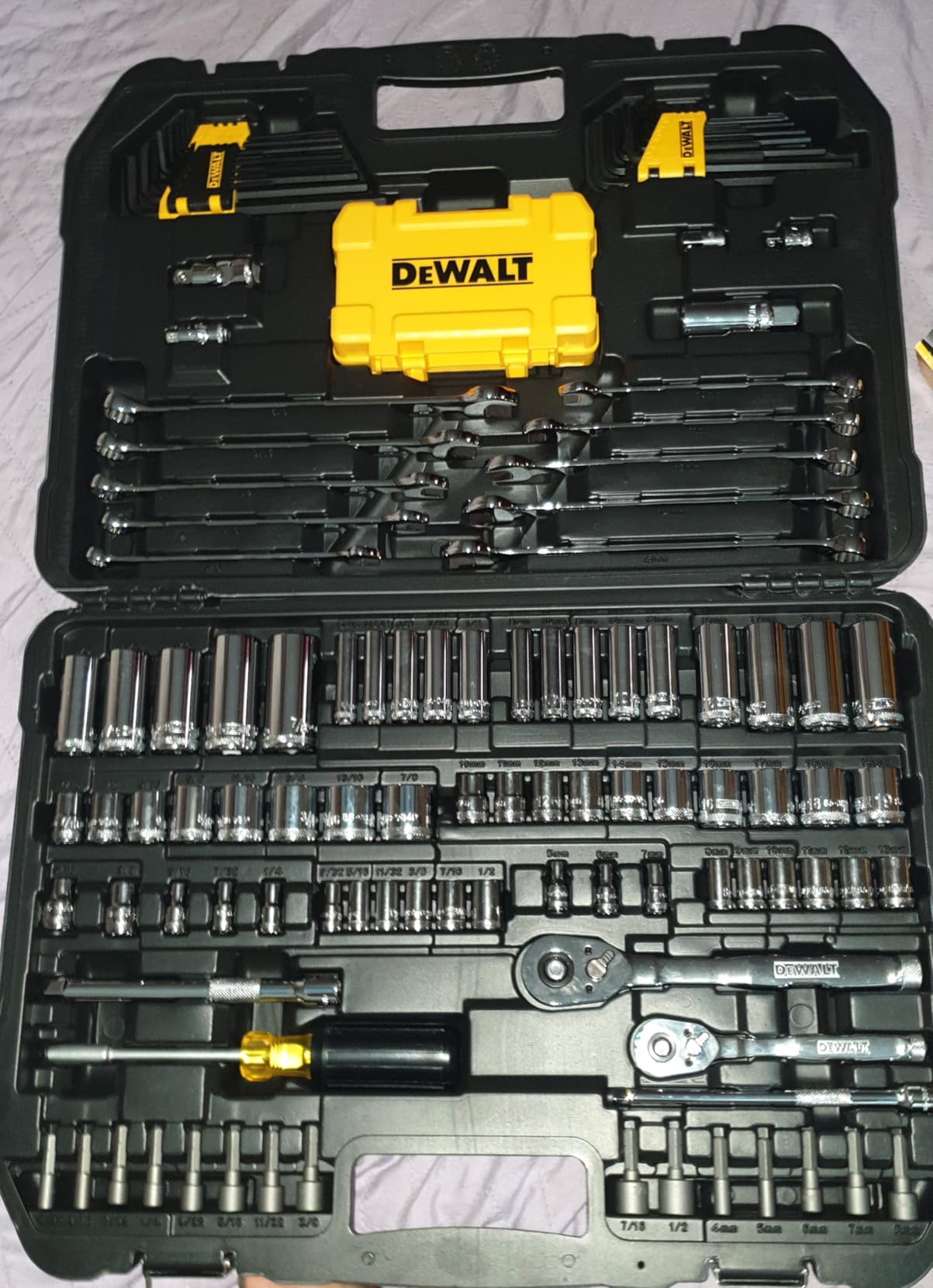 DEWALT 142 Piece Mechanics Tool Set, 1/4 Inch and 3/8 Inch Drive, SAE and Metric (DWMT45425) customer photo 1