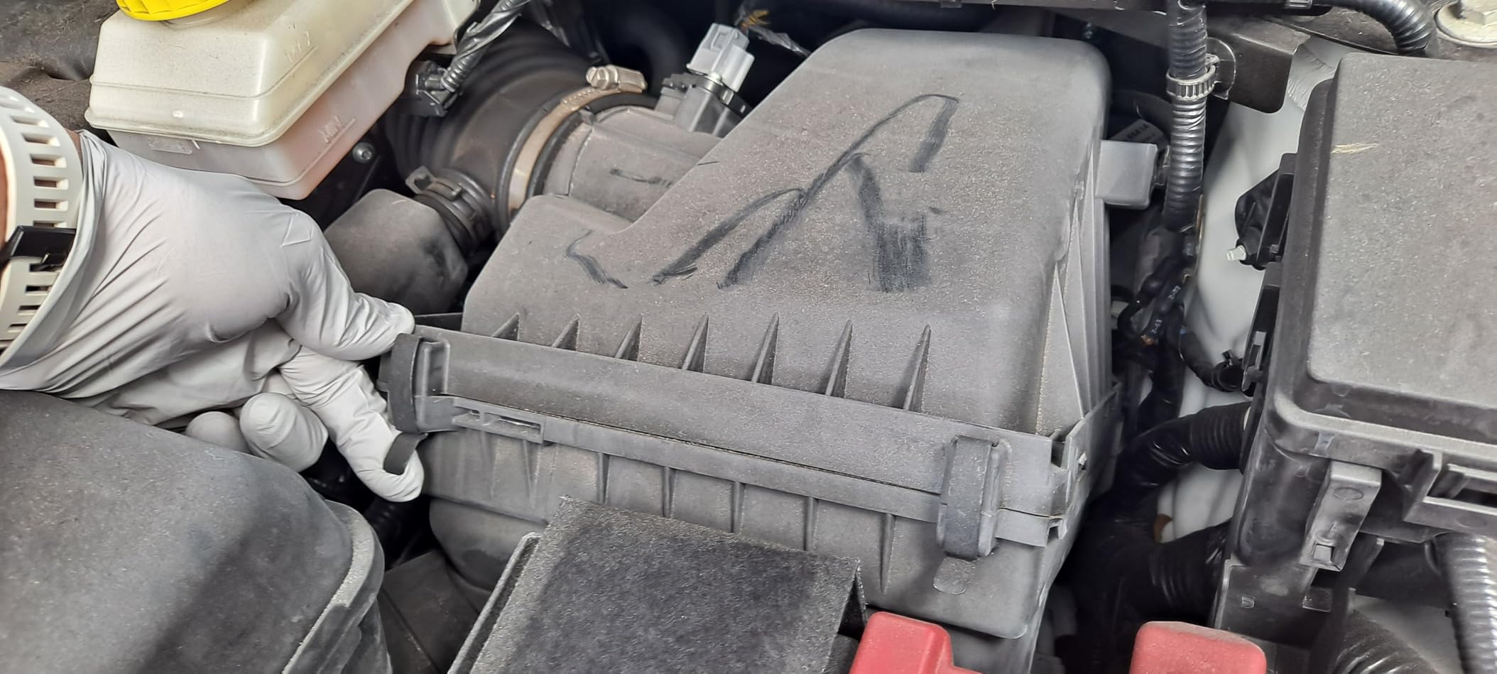 2PCS Engine Air Filter Fit for 2020-2025 2026 Chevrolet Silverado 2500HD/3500HD&GMC Sierra 2500 HD/3500 HD 6.6L Duramax (Diesel Engine ONLY) Air Filter Replacement Engine Filter #84554703 customer photo 2