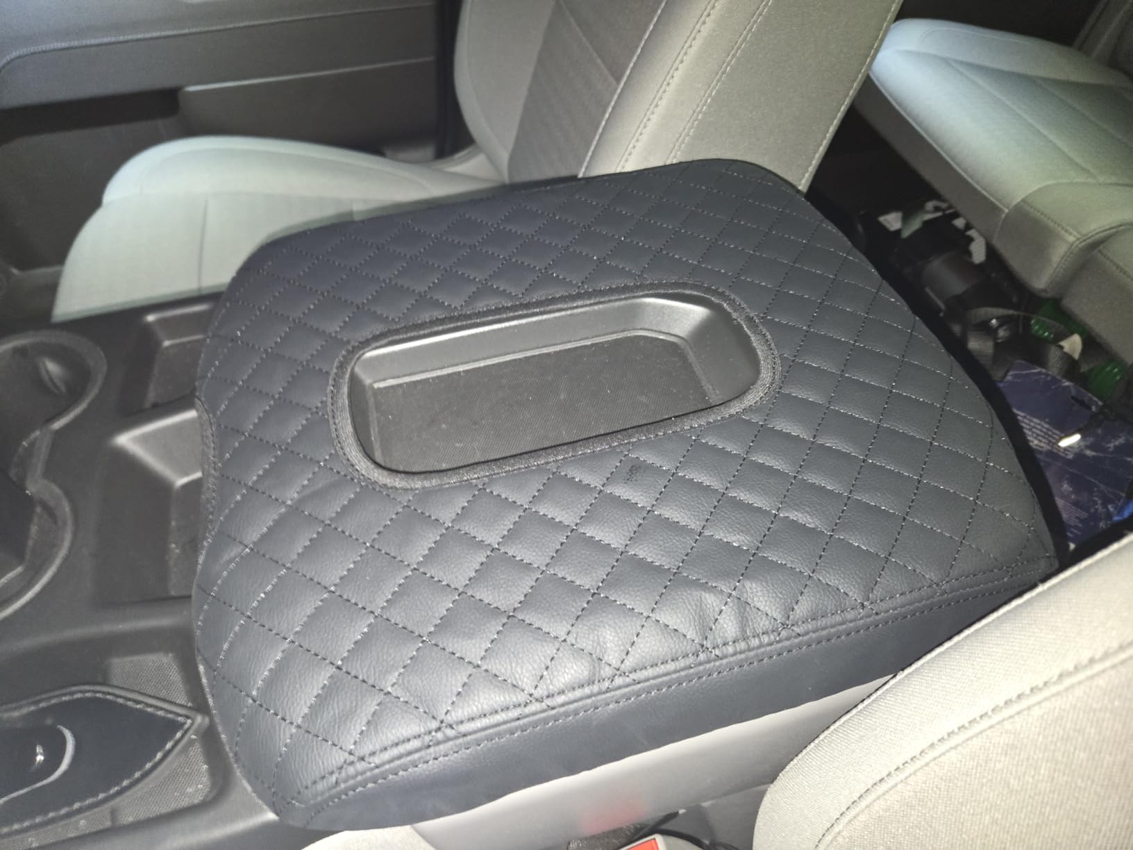 Center Console Cover Compatible with 2019-2025 2026 Chevy Silverado/GMC Sierra Jump Seat Accessories, Middle Console Armrest Lid Leather Protective Cover(ONLY for Split Bench Seat Console) customer photo 1