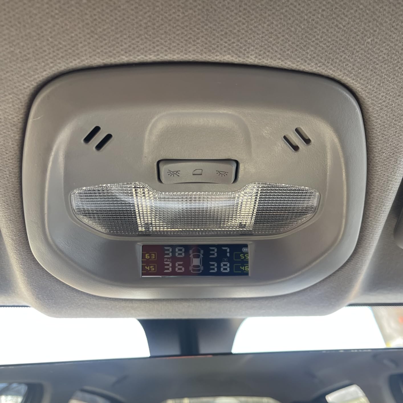 Tymate TM8 Tire Pressure Monitoring System, Wireless Solar TPMS with 4 External Sensors & 6 Alarm Modes, Colorful Display, Easy to Intall on Windshield, Ideal for RV Sedan SUV MPV Truck (0-87 PSI) customer photo 2