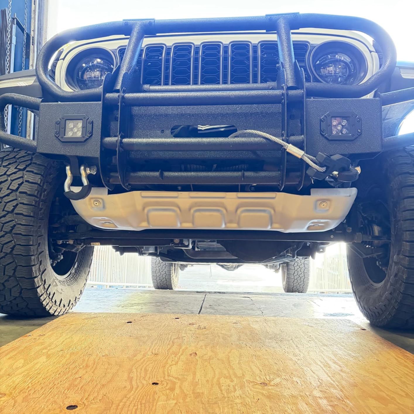 Hooke Road Front Bumper Grille Brush Guard for 2018-2026 Jeep Wrangler JL & Gladiator JT, Stubby Tube Bumper with Winch Plate, Bright Lights and D-rings customer photo 2