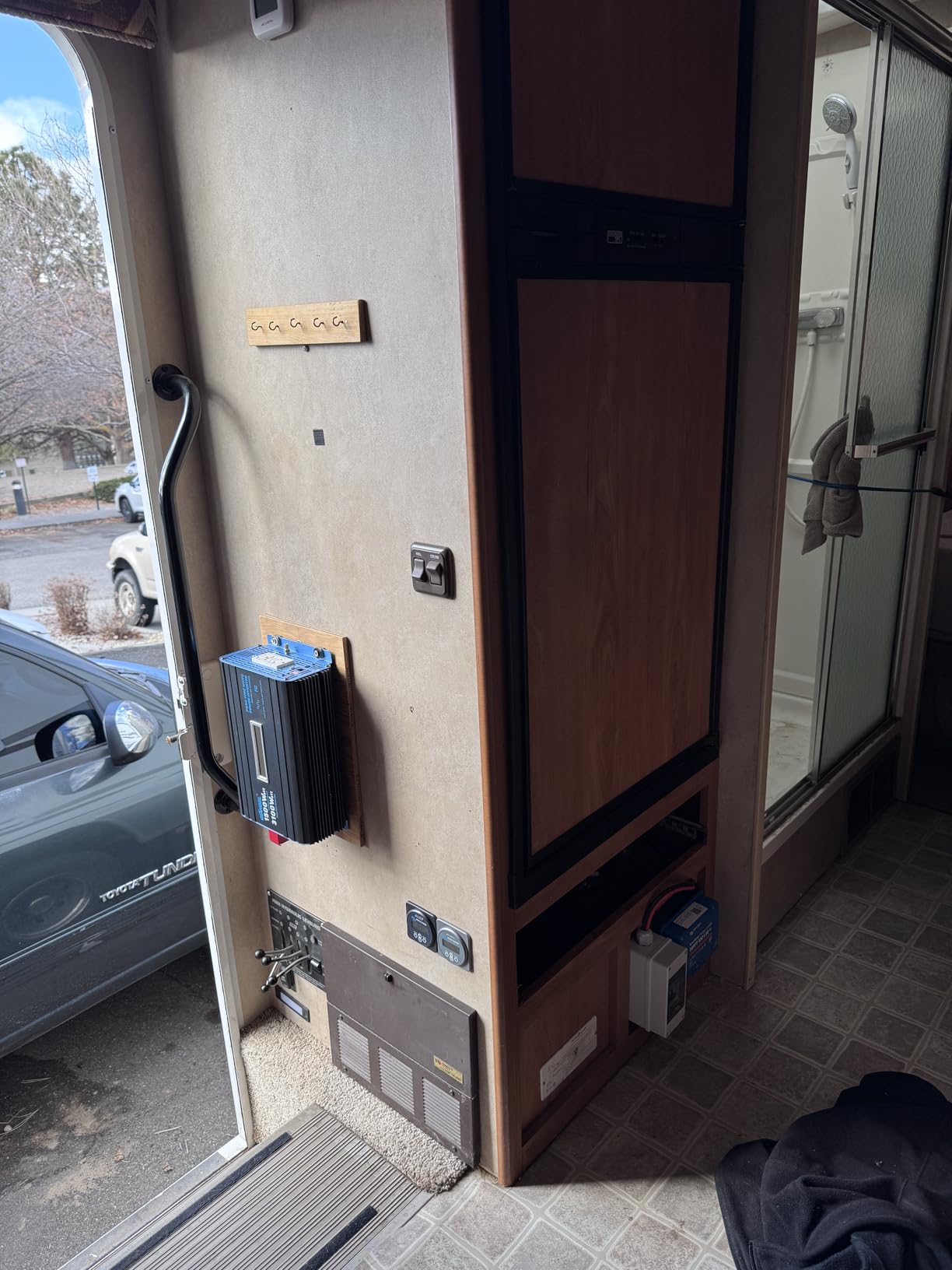 GIANDEL 4000W Pure Sine Wave Power Inverter 12V to 120V AC, 7000W Surge, Compatible with All 12V Batteries, Dual Remote Control, UL Listed GFCI Outlets, FCC Approved for RV Campers Off-Grid Solar Systems customer photo 2